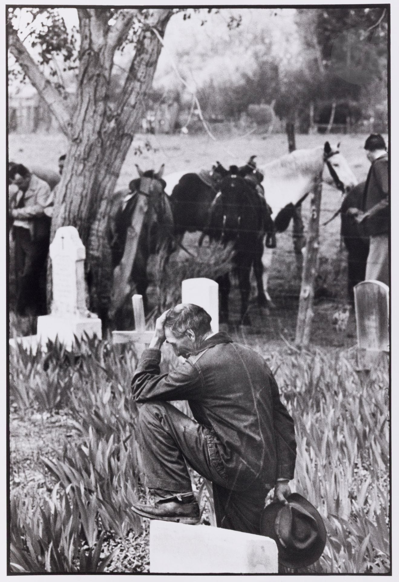 Henri Cartier-Bresson (1908-2004) 
Taos. New Mexico, USA, 1947.
Épreuve argentique (c. 1980), signée et dédicacée à l’encre dans la marge en bas à droite.
Image : 36 x 24 cm - Feuille : 40,5 x 30,5 cm

Bibliographie :
- HCB on Photography, American Photo Magazine, September-October
1997, p. 77.
- Peter Fetterman, Henri Cartier-Bresson: The Master Set, Santa Monica, Peter Fetterman Gallery, 2004, pl. 30.