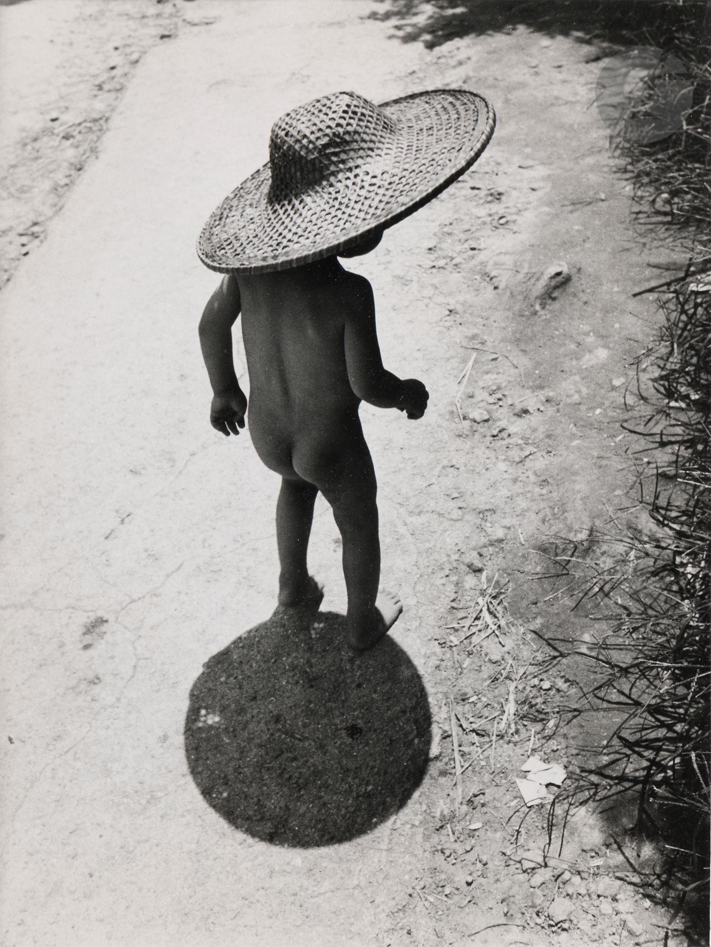 Werner Bischof (1916-1954)
Hong Kong, 1952.
Épreuve argentique (c. 1980). Tampon du photographe et annotations au verso.
Image : 27,5 x 20,5 cm 
Feuille : 30 x 23,2 cm - cadre