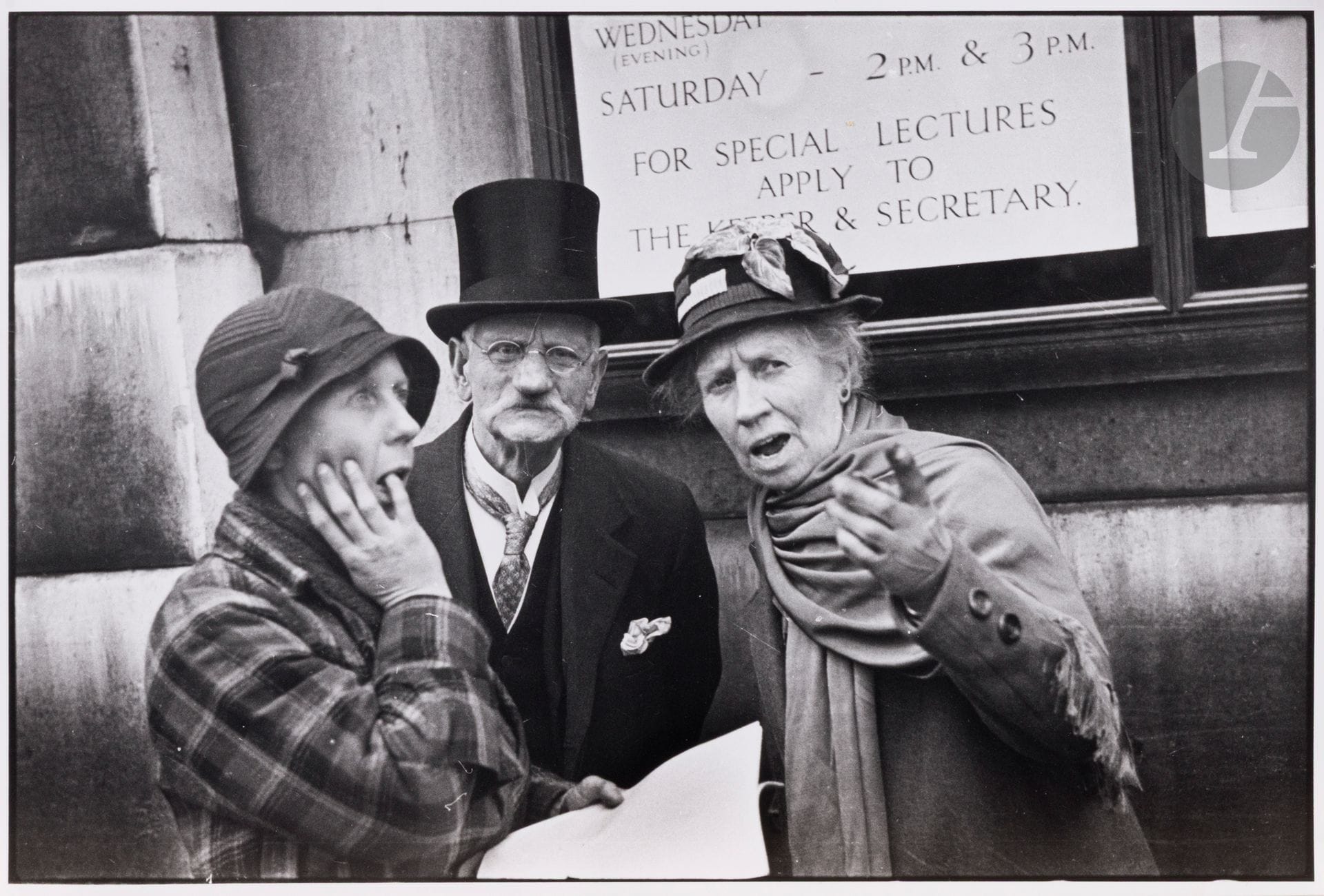 Henri Cartier-Bresson (1908-2004) 
Couronnement du roi Georges VI. Londres, 12 mai 1937.
Épreuve argentique (c. 1980), signée à l’encre dans la marge en bas à gauche.
Image : 24 x 36 cm
Feuille : 30,5 x 40,5 cm