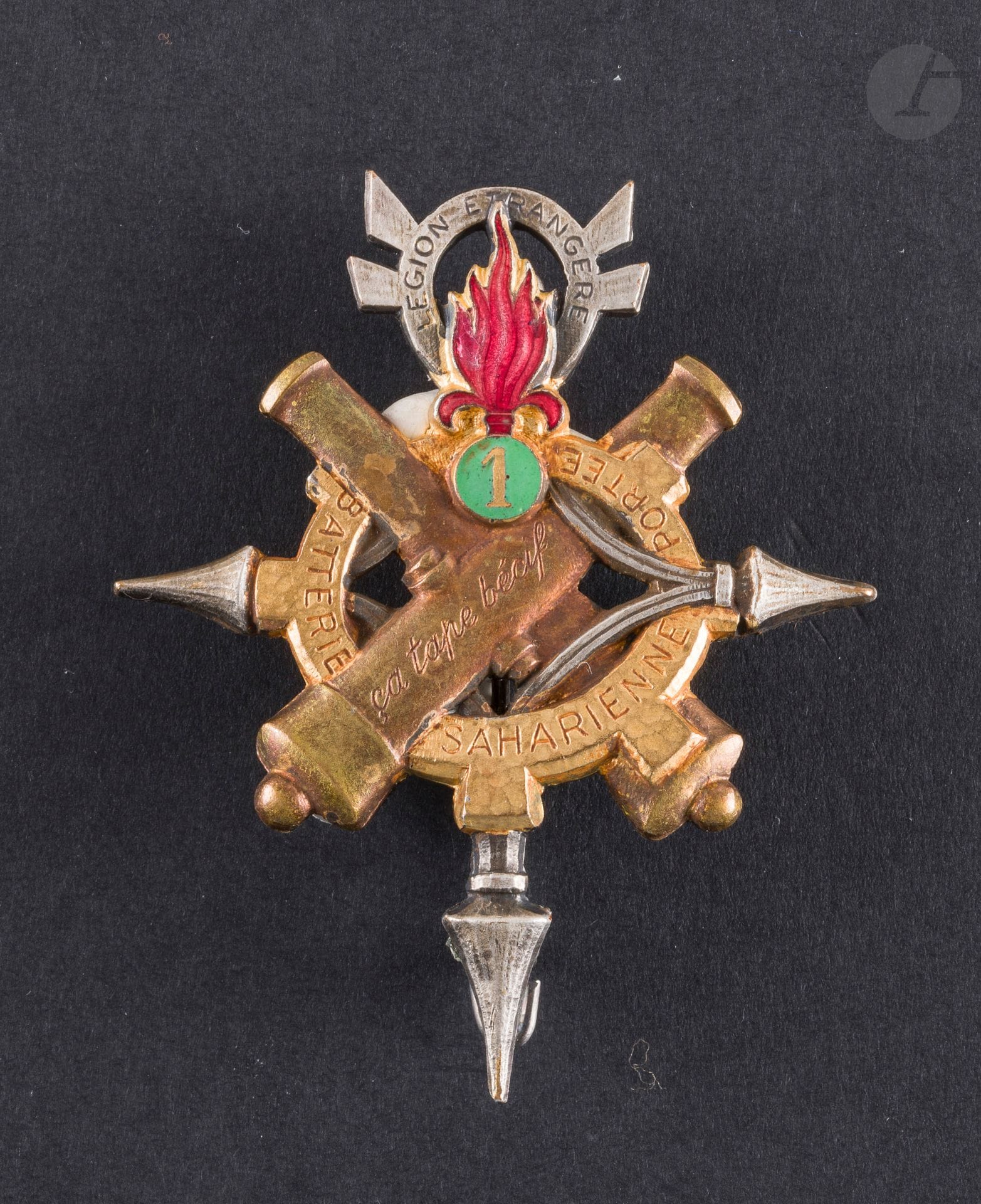 Insigne de la 1ère Batterie saharienne portée de la Légion Etrangère « Ca tape bécif » Drago Béranger état superbe