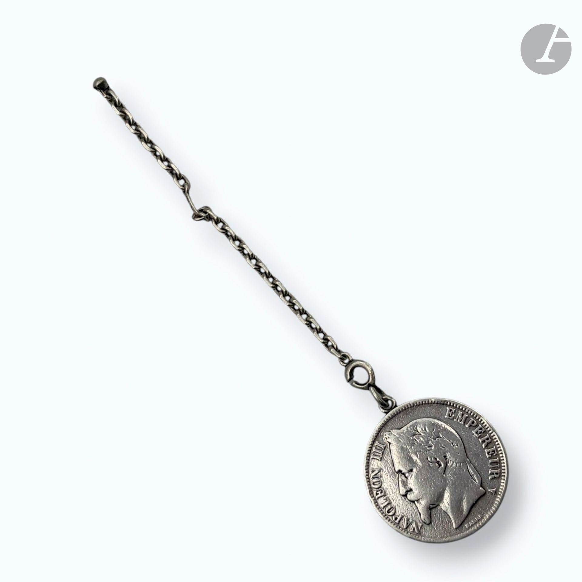 Napoleon III medal and chain in 950/°°° silver.
Net weight: 29.7g

SELLING EXPENSES : 16.67% EXCL. TAX