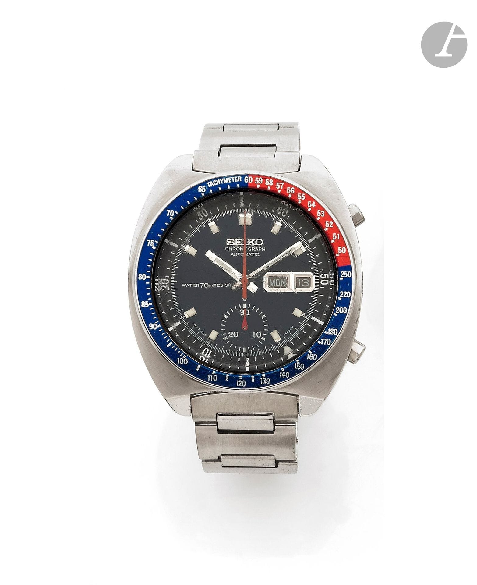 SEIKO
POGUE. REF. 6139-6002
ANNÉES 70
Montre bracelet en acier avec chronographe.
Boîtier: tonneau, fond vissé, couronne intégrée, lunette Pepsi fixe avec graduation tachymétrique, lunette intérieure noire  tournante.
Cadran: bleu foncé, index et aiguilles luminescents, compteur des 30 minutes, guichets pour le jour et la date (anglais).
Mouvement: automatique, cal. 6139.
Bracelet: acier, boucle déployante, signée. 
Cadran, boîtier et mouvement signés. 
Numérotée 138278.
Diam. 41mm