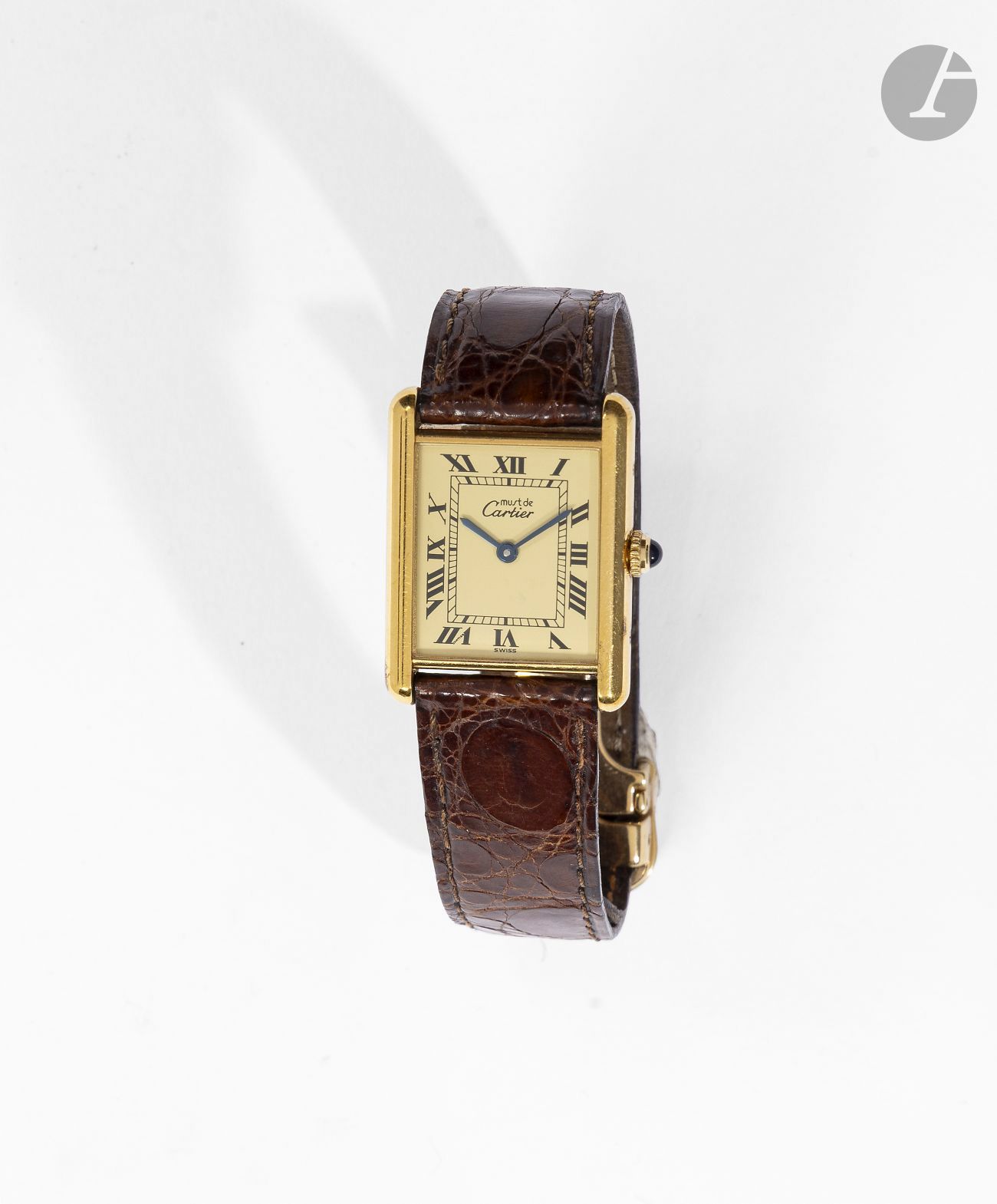 CARTIER
MUST TANK GM. REF. 1615
LATE 90'S
Bracelet watch in vermeil (925 silver, 20 micron gold plating) on leather.
Case: rectangular, satin-finish back, screw closure on caseband and back, polished bezel.
Dial: ivory-colored enamel, "swiss" lettering, Roman numeral hour markers and internal railway minute track, blued steel sword hands.
Movement: quartz
Strap: leather with gold-plated steel folding clasp, signed.
Dial, case and movement signed.
Numbered CC196479.
Dim. 30 x 23mm
Gross weight: 28,6g
