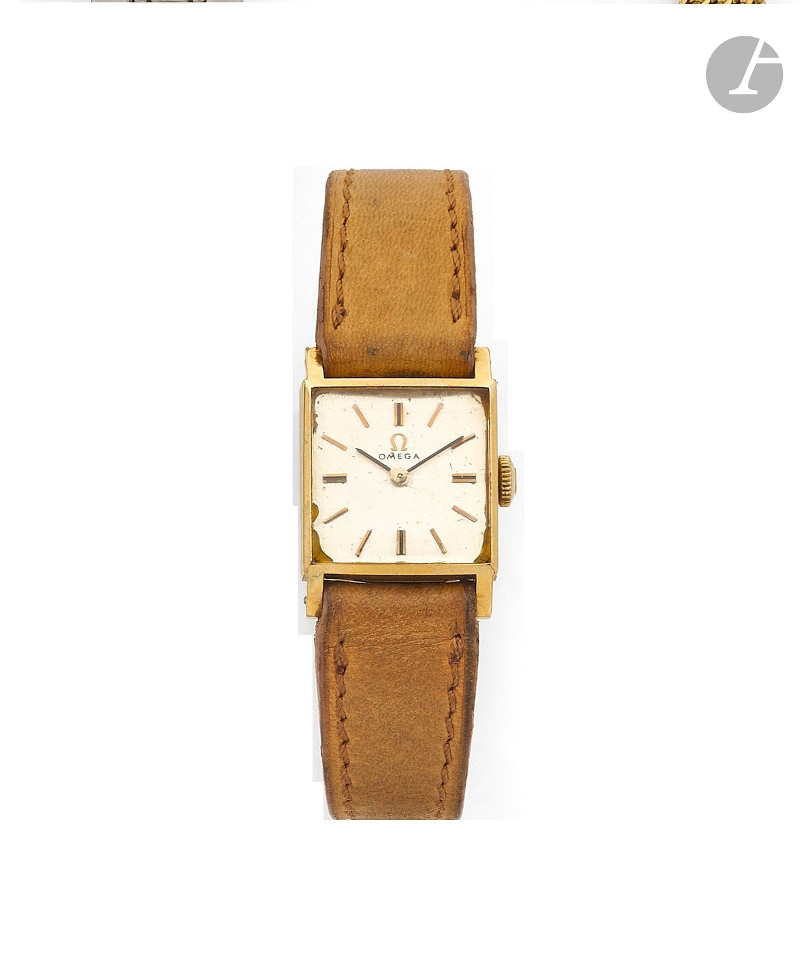 OMEGA
CIRCA 1960
Montre bracelet de dame en or jaune 18K (750) sur cuir.
Boîtier: carré, fond à pression, carrure cannelée.
Cadran: argenté, index bâton appliqués dorés.
Mouvement: mécanique, cal. 483, N° 18’499’830.
Bracelet: cuir avec boucle ardillon rapportée.
Cadran, boîtier et mouvement signés. 
Numérotée.
Diam. 16mm
Poids brut: 14,83g