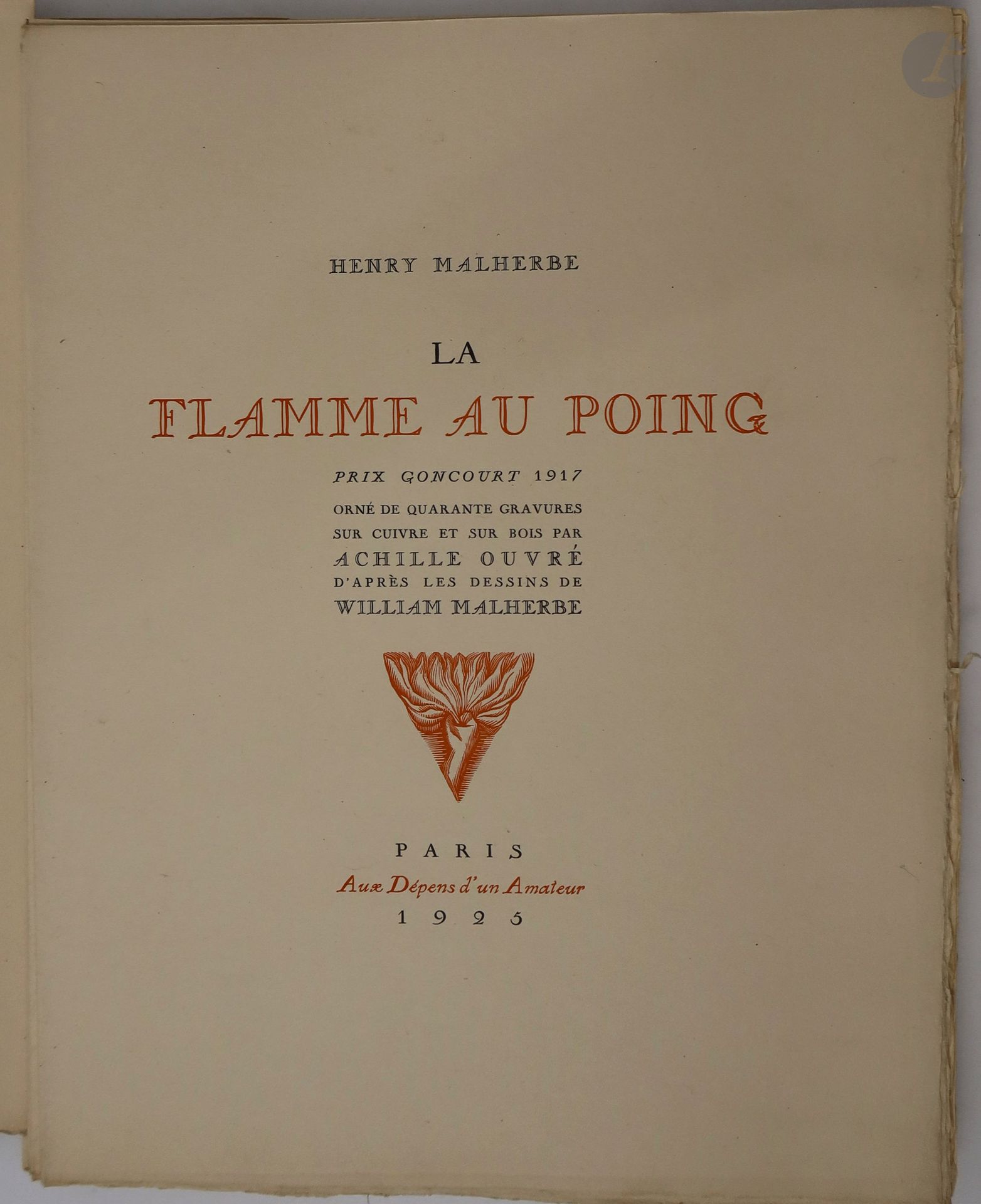 MALHERBE (Henry).
La Flamme au poing. Prix Goncourt 1917.
Paris : Aux Dépens d'un Amateur, 1925. — In-4, en feuilles, couverture rempliée, chemise et étui d'éditeur.
Édition tirée à 300 exemplaires plus quelques exemplaires de collaborateurs, illustrée de 40 compositions de William Malherbe gravées par Achille Ouvré, dont 15 sur cuivre et 25 sur bois.

Exemplaire de collaborateur sur vieux japon, spécialement imprimé pour le graveur Achille Ouvré, portant la signature autographe de ce dernier à la justification et enrichi d'une suite des gravures sur cuivre sur japon ancien, de 6 épreuves d'état, de 3 exemplaires du prospectus, dont l'un en état unique, ainsi que d'un essai unique de mise en page du titre.

Chemise et étui très abîmés, manque le dos de la chemise.