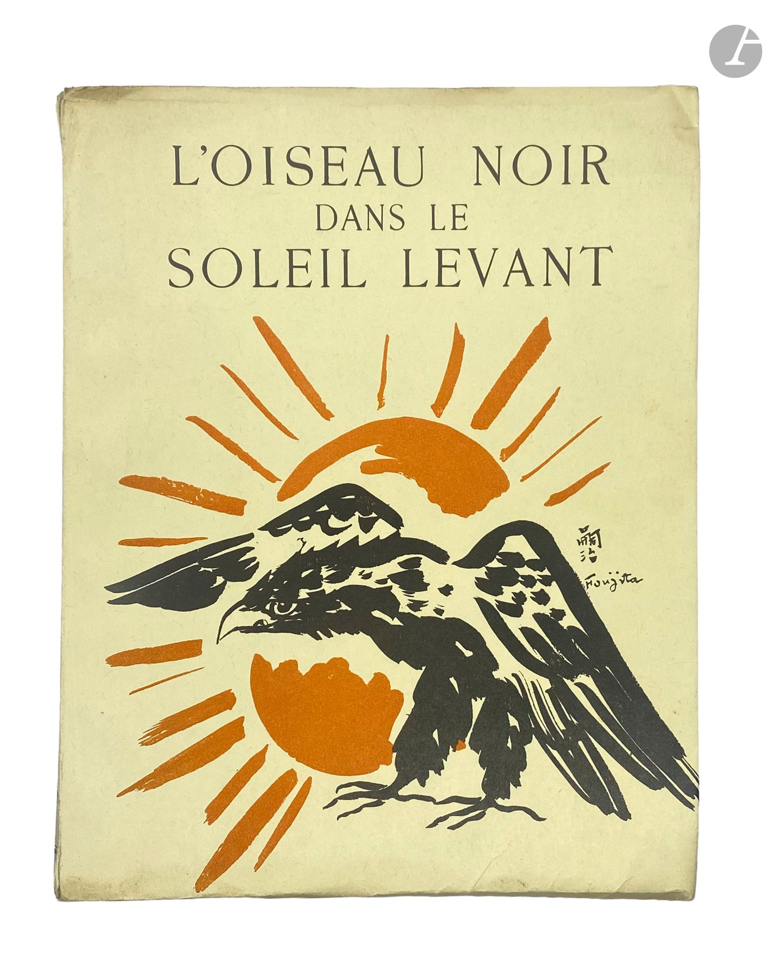 FOUJITA (Léonard) - CLAUDEL (Paul).
L'Oiseau Noir Dans le Soleil Levant.
Paris : Excelsior, 1927. —In-8, broché, couverture rempliée.
Édition originale de ce recueil composé par Claudel à l'occasion de son second séjour en Extrême-Orient de 1921 à 1927. L'auteur le considérait comme un complément à Connaissance de l'Est.

L'ouvrage est illustré en premier tirage de 23 compositions de Léonard FOUJITA (1886-1968), dont une orange et noir sur la couverture, 10 dessins en noir dans le texte et 12 eaux-fortes originales en couleurs hors texte. Il comprend également le dernier chapitre présenté sous la forme d'un grand tableau dépliant.

Tirage à 545 exemplaires, celui-ci étant l'un des 425 sur vergé d'Arches.
Joint une chronique de Paul Claudel intitulée « Adieu, Japon ! », issue d'un journal.
Quelques salissures à la couverture, petites déchirures au dos. Le papier de la chronique jointe a bruni les premières gardes.
Provenance : Pierre Lamasse, avec ex-libris.
