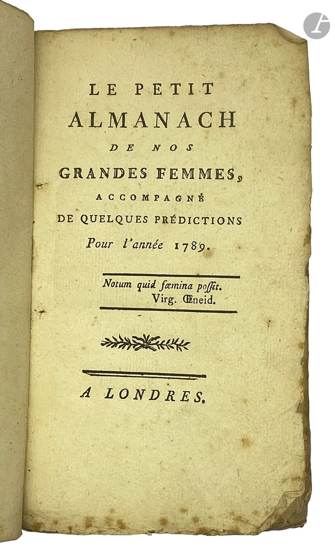 [ALMANACH].
Le Petit almanach de nos grandes femmes, accompagné de quelques prédictions Pour l'année 1789.
Londres, [1789]. — In-12, broché, sous couverture de papier dominoté, non rogné.
Grand-Carteret, 936.

Cet almanach satirique sur les femmes de lettres est le pendant du «Petit almanach de nos grands hommes » de Rivarol, publié l'année précédente.

Très bel exemplaire, à toutes marges et recouvert d'un fort joli papier dominoté.
Quelques manques au dos. Rousseurs éparses.