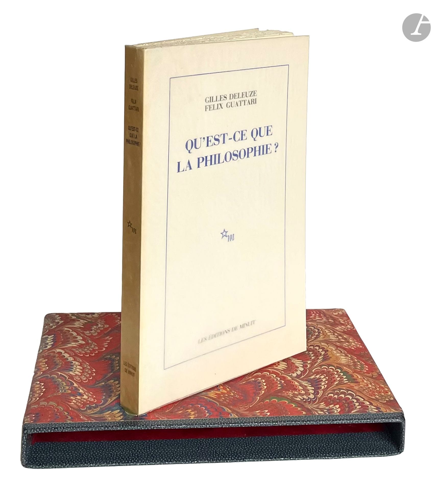 DELEUZE (Gilles) - GUATTARI (Félix).
Qu'est-ce que la philosophie ?
Paris : Éditions de Minuit, [1991]. —In-8, broché, étui.
Édition originale d'un des grands livres philosophiques du XXe siècle.

UN DES 59 EXEMPLAIRES SUR VERGÉ DES PAPETERIES DE VIZILLE, seul tirage sur grand papier (n° 21).

Exemplaire très bien conservé.