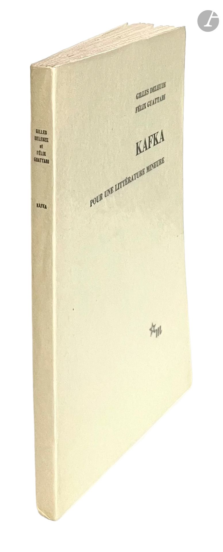 DELEUZE (Gilles) - GUATTARI (Félix).
Kafka, pour une littérature mineure.
Paris : Éditions de Minuit, [1975]. —In-8, broché.
Édition originale.

UN DES 92 EXEMPLAIRES NUMÉROTÉS SUR VÉLIN SUPÉRIEUR (n° 7), seul tirage sur grand papier avec quelques exemplaires hors commerce.

Exemplaire très bien conservé, non coupé.