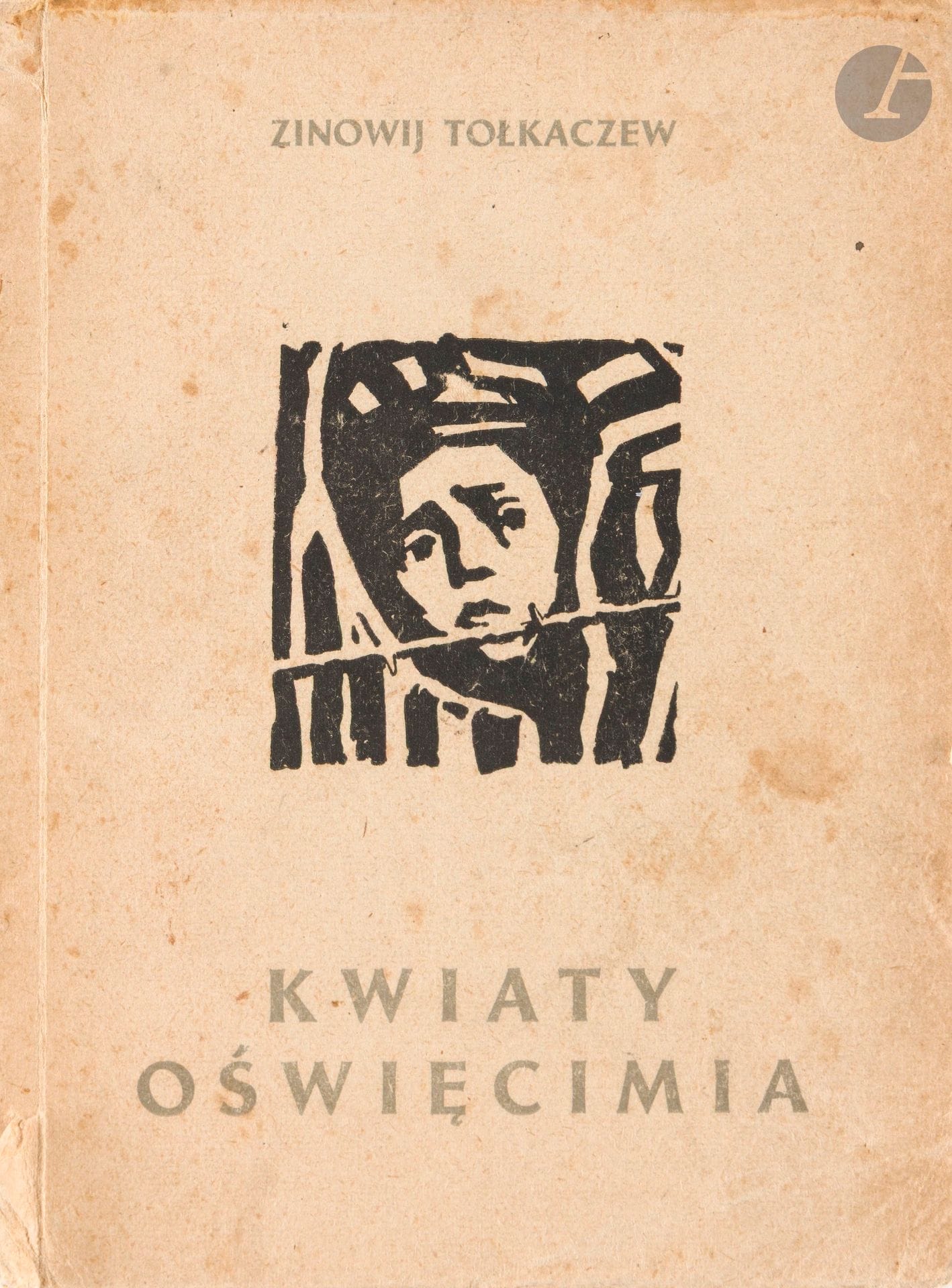 Zinovii TOLKATCHEV, Kwiaty Oswiecimia [Fleurs d’Auschwitz]. Drukarnie Narodowa, Cracovie, 1945. 
Petit livre (16 x 12 cm) broché illustré par 25 reproductions de dessins de Tolkatchev. Un des premiers livres illustrés sur la Shoah. 
Tolkatchev, peintre juif russe, a participé à la libération des camps de Maidanek et d’Auschwitz. Ce livre est né de son expérience. 
(Petits accidents à la reliure).




Mots clés :
judaïca, juif, juive, hébreux, rabbins, jewish, torah, hebrew, hebraica, judaisme, synagogue, sionisme, pessah, pessach, haggada, haggadah, hagada, hagadah, passover, menora, menorah, hannuka, hannuca, hannoucca, hanouccah, torah, juden, israélite, Israël, antisemitism, antisémitisme, dreyfus, meguila, sepharade, sefarad, ketouba