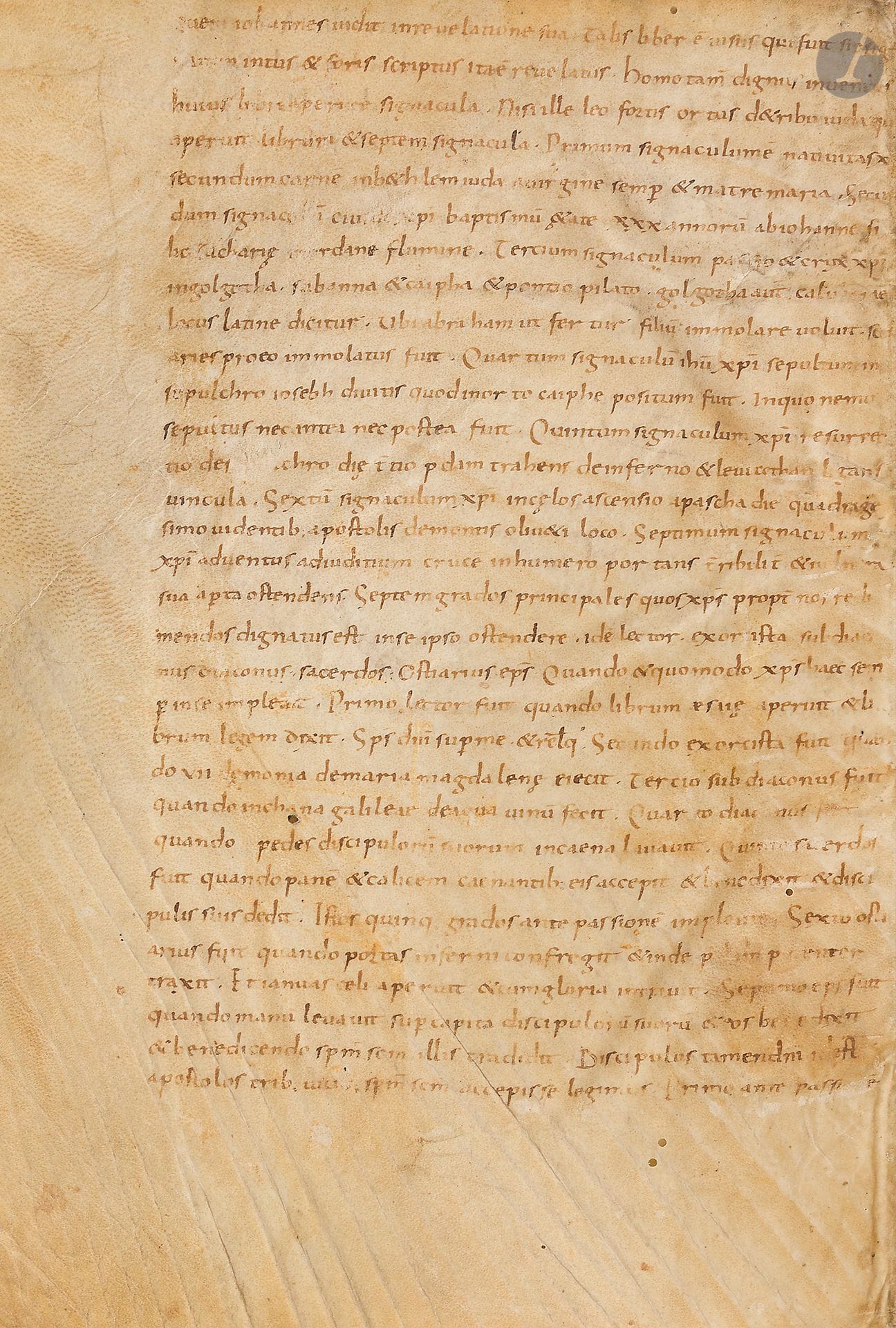 [INCUNABLE] - AUGUSTIN (Saint).
Opus Quinquaginta Homeliaru(m) divi Aurelij Augustini. [Suivi de]: Sermones sancti Augustini de tempore. [Et de]: Sermones sancti Augustini de Sanctis.
[Bâle: Johannes Amerbach, 1494-1495]. — 3 parties en un volume in-folio, 310x223: (356 ff.) [sig. a-f8/6 g6 h8 A6 a-k8/6 l8 m-x8/6 y12 A8 B-K6 A8 B-C6 D8 a8 b6 c-d8 e6 f8]. Peau de truie sur ais de bois, plats ornés d’un décor estampé à froid, restes de fermoirs en laiton, dos à nerfs (reliure de l’époque). 

Hain 2008. - Pellechet, I, 1518. - Goff A-1308. - BMC, III, p. 756 IB 37380.

Édition incunable rare des trois dernières parties de la première édition collective des Sermons de Saint-Augustin.

Il s’agit précisément des parties 5, 6 et 7, comprenant successivement les Quinquaginta homiliae, recueil de cinquante homélies de Saint-Augustin, suivi de ses sermons «de tempore», et de ceux sur les Saints. Ces deux dernières parties représentent quelque trois cents sermons glanés par Augustin Dodo, chanoine de Saint-Léonard de Bâle, dans les homéliaires médiévaux.

Impression en caractères gothiques sur deux colonnes de 52 lignes, par l’imprimeur allemand Johannes Amerbach (1441?-1513), actif à Nuremberg auprès d’Anton Koberger puis à Bâle où il s’établit vers la fin de 1477. Chaque partie est précédée d’un titre et d’une table des matières distincts, et suivie d’une annotation des phrases principales. Au verso du titre de la partie des sermons «De Tempore», figure une belle gravure sur bois représentant une aigle tenant un écu orné d’un cœur percé de deux flèches (armes de Saint Augustin), lequel est révéré par deux religieux. En bas: «Frater Augustinus Dodo de frisia canonicq reglaris.»

La partie 5 parut en 1494 alors que les deux dernières ont été imprimées en 1495.

Exemplaire en reliure de l’époque, entièrement rubriqué en rouge à l’époque. La lettrine du feuillet a1 des Sermones de tempore a été peinte, vraisemblablement postérieurement. Les trois parties présentes dans ce volume sont absolument complètes de tous leurs feuillets, y compris des feuillets blancs.

Il contient plusieurs annotations du XVIe siècle en latin, ainsi que quelques manchettes.

La reliure comprend plusieurs défaits de manuscrits médiévaux, dont l’un de deux pages in-folio extrait d’un manuscrit du XIe siècle composé en France et proposant : extraits en latin d’Isidore de Séville [Isidorus Hispalensis], Questiones [Isidore de Séville, Sententiae, Patrologia latina, 83, col. 256, Questio XXXV] ; Extrait de Macharius, Epistola domini Machari ad Monachos; Extrait de Pierre Lombard, De septem ordinibus ecclesiasticis gradibus [Liber sententiae 4 dist. 24] (ou version de De septem gradibus Christi (voir A. Wilmart, « Les ordres du Christ », in Revue des Sciences religieuses 3 (1923), pp. 305-327). Incipit : « […] & disperatio futuri stultitia sapientiae oblivio generatur… » [Isidore de Séville, Sententiae, Patrologia latina, 83, col. 638] (recto); explicit, « […] discipulos tamen… accepisse legimus primo… »

Reliure très abîmée, présentant de nombreux manques, des salissures, et une grande quantité de trous de vers. Il manque les fermoirs, seuls les supports en laiton sont présents en partie. Large auréole sur le premier plat. Le premier cahier est dérelié. Trous de vers et quelques mouillures claires sans gravité. Déchirures aux feuillets du premier cahier ainsi qu’au feuillet h5 des Quinquaginta homiliae, et aux feuillets x6 et y2 de la dernière partie. Les feuillets q5 et q6 des Sermones de tempore sont tachés.

Provenance:
Abbaye bénédictine de Schuttern, commune de Friesenheim (Allemagne), avec ex-libris manuscrits datés de 1538. - Eugène Stern, avec ex-libris.