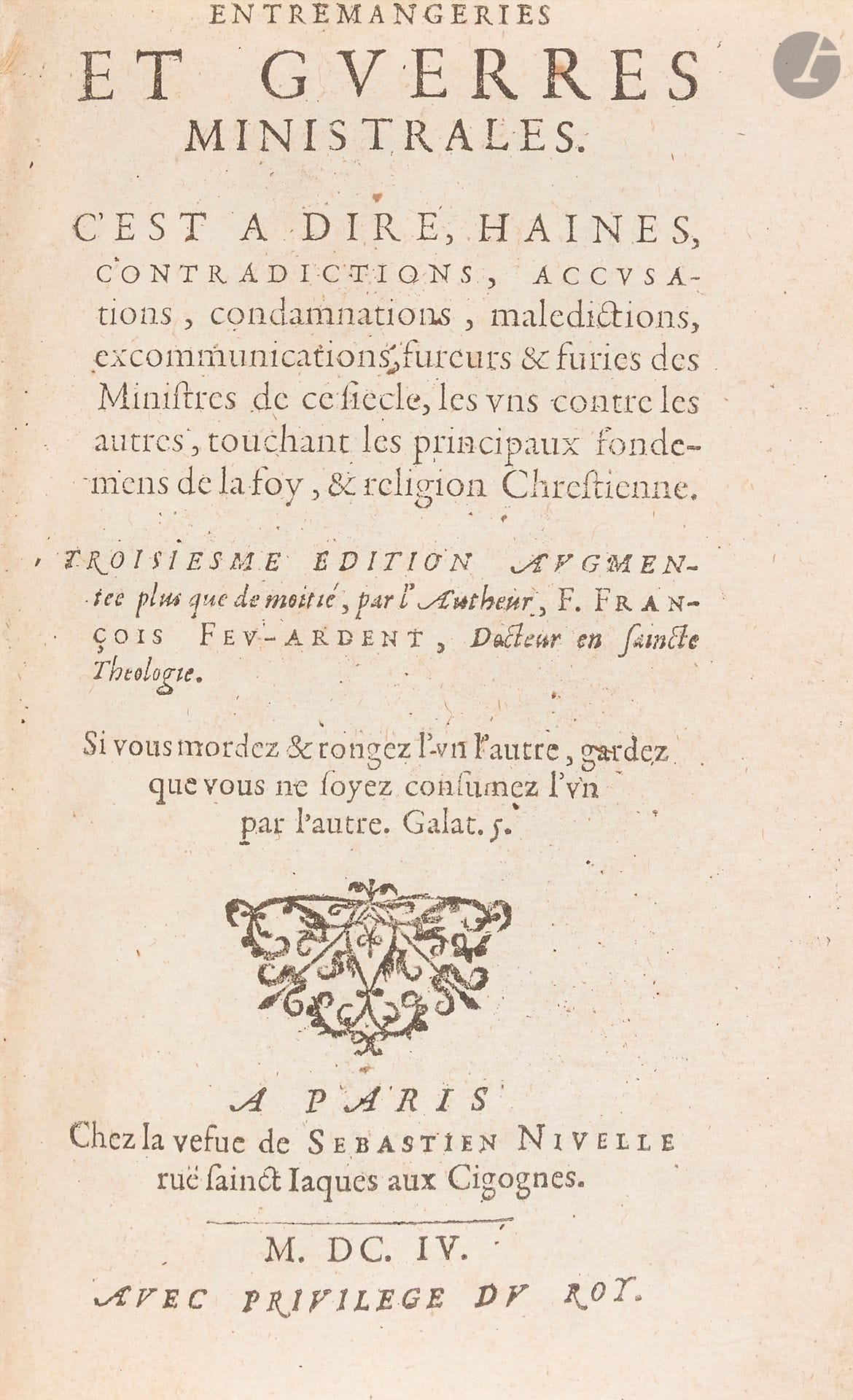 FEUARDENT (François).
Entremangeries et gueres ministrales. C’est à dire, haines, contradictions, accusations, condamnations, maledictions, excommunications, fureurs & furies des Ministres de ce siècle, les uns co,tre les autres, touchant les principaux fondemens de la foy, & religion Chrestienne.
Paris: veuve Sébastien Nivelle, 1604. — In-8, 161x103: (16 ff.), 379 pp. mal chiffrées 389, (6 ff.). Maroquin vert foncé, roulette dorée en encadrement sur les plats, dos lisse orné (reliure du début du XIXe siècle).

Bulletin du bibliophile et du bibliothécaire, 1926, pp. 101-110. - Frère, Manuel de Bibliographie normande, I, p. 467.

Troisième édition, revue et augmentée, dédiée à Monseigneur Nicolas de Briroy (1526-1620), évêque de Coutances, ainsi qu’aux chanoines et au chapitre de son diocèse. Elle succède aux deux premières parutions, publiées respectivement à Caen puis à Paris en 1601.

Au début du XVIIe siècle, dans le diocèse de Coutances, une violente controverse opposa le cordelier François Feuardent (1539-1610) au médecin protestant Jean Brouaut. Alors que les polémiques religieuses entre catholiques et réformés avaient perdu de leur virulence à la fin du XVIe siècle, ce conflit local raviva les tensions.

Jean Brouaut était un médecin, membre d’une Académie de Coutances qui, dans les années 1580, fut dénoncé en pleine chaire par Feuardent sous le prétexte qu’on y attaquait Dieu et la loi. La défense que Brouaut présenta, reçut l’approbation du chapitre et de l’évêque de Coutances, Arthus de Cossé qui, en pleine chaire, désavoua Feuardent. Ce dernier, humilié, nourrit une rancune tenace à Brouaut. En 1601, il publia alors les Entremangeries ministrales, une attaque virulente contre les pasteurs protestants, visant particulièrement Brouaut.

Celui-ci riposta avec sa Réplique aux illusions et fumées de R. François Feuardent (1603), où il défendait ses idées avec verve, mêlant arguments théologiques, poésies satyriques et anagrammes moqueuses. Il y dénonçait les excès de Feuardent qu’il traitait de «cafard» et d’ «escorcheur de l’Évangile», tout en revendiquant son statut de poète reconnu.

Feuardent contre-attaqua en 1604 avec cette troisième édition augmentée de ses Entremangeries, tandis que Brouaut, accusé de faux et usage de faux (pour une affaire de signature contrefaite), avait été emprisonné à Carentan en 1603. Il y mourut avant la fin de son procès, inspirant à Feuardent des épitaphes méprisantes et à Claude Gauchet, archidiacre de Bayeux, des vers ironiques.

Feuardent ne fut pas seulement un adversaire résolu des protestants. Il se distingua également par la violence de ses prédications contre Henri III et Henri IV.

L’édition contient deux épîtres, la première est celle citée en tête, et la seconde est adressée «Aux ministres et prédicans de la Parole». Suit un long poème intitulé «Sur les divins et rares escrits de Reverend Pere Monsieur Feu-ardent, Par L.S.D.R.», puis la table des chapitres et enfin une succession de sonnets et quatrains de Claude Gauchet (1540-162.), Adrian de Rouen, curé de Drosy, Longaulnay et «Guill. Machard, Lexonois».

Bel exemplaire en maroquin du début du XIXe siècle.
Dos légèrement passé.