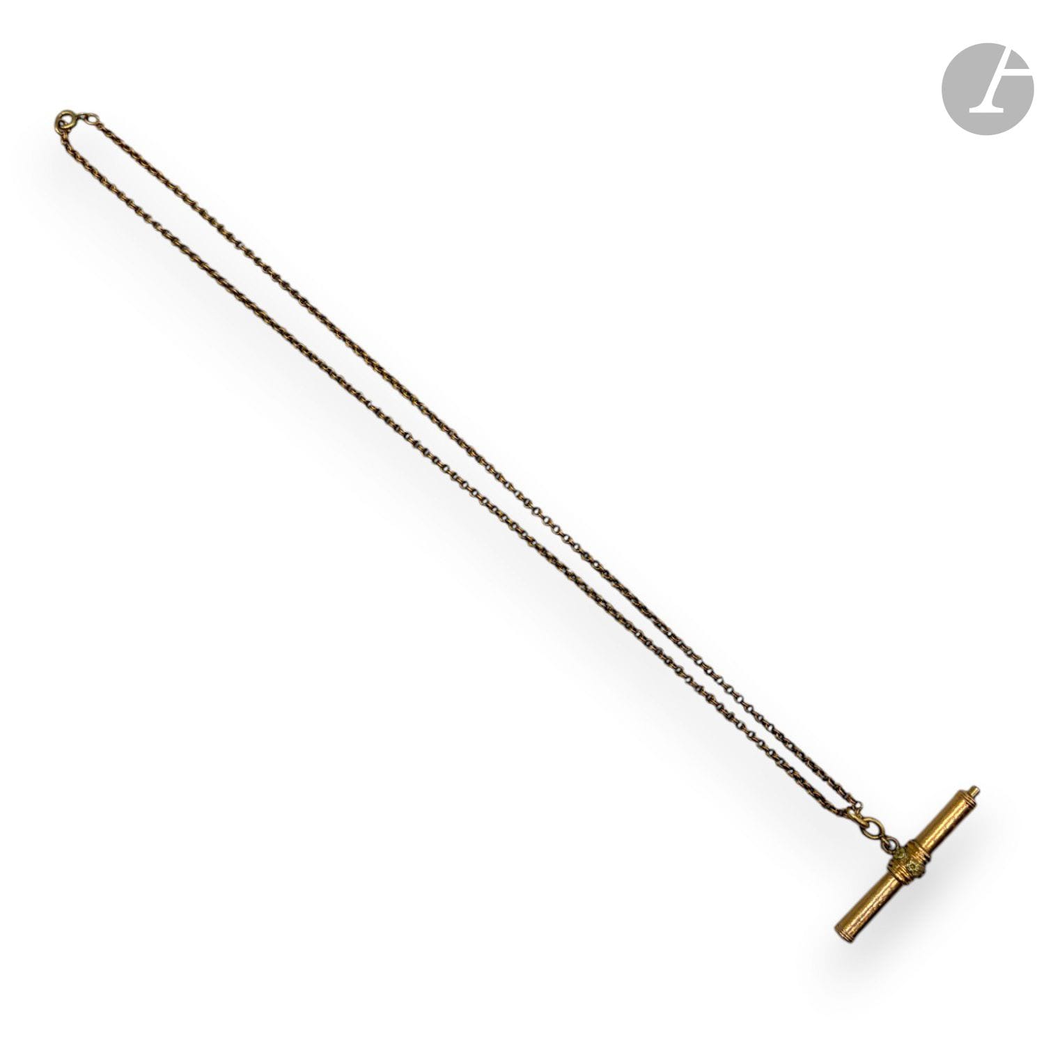Gold 750/°°° chain and gold 750/°°° watch key pendant, decorated with florets.
Gross weight: 22.9 g

SALES CHARGE: 8% HT