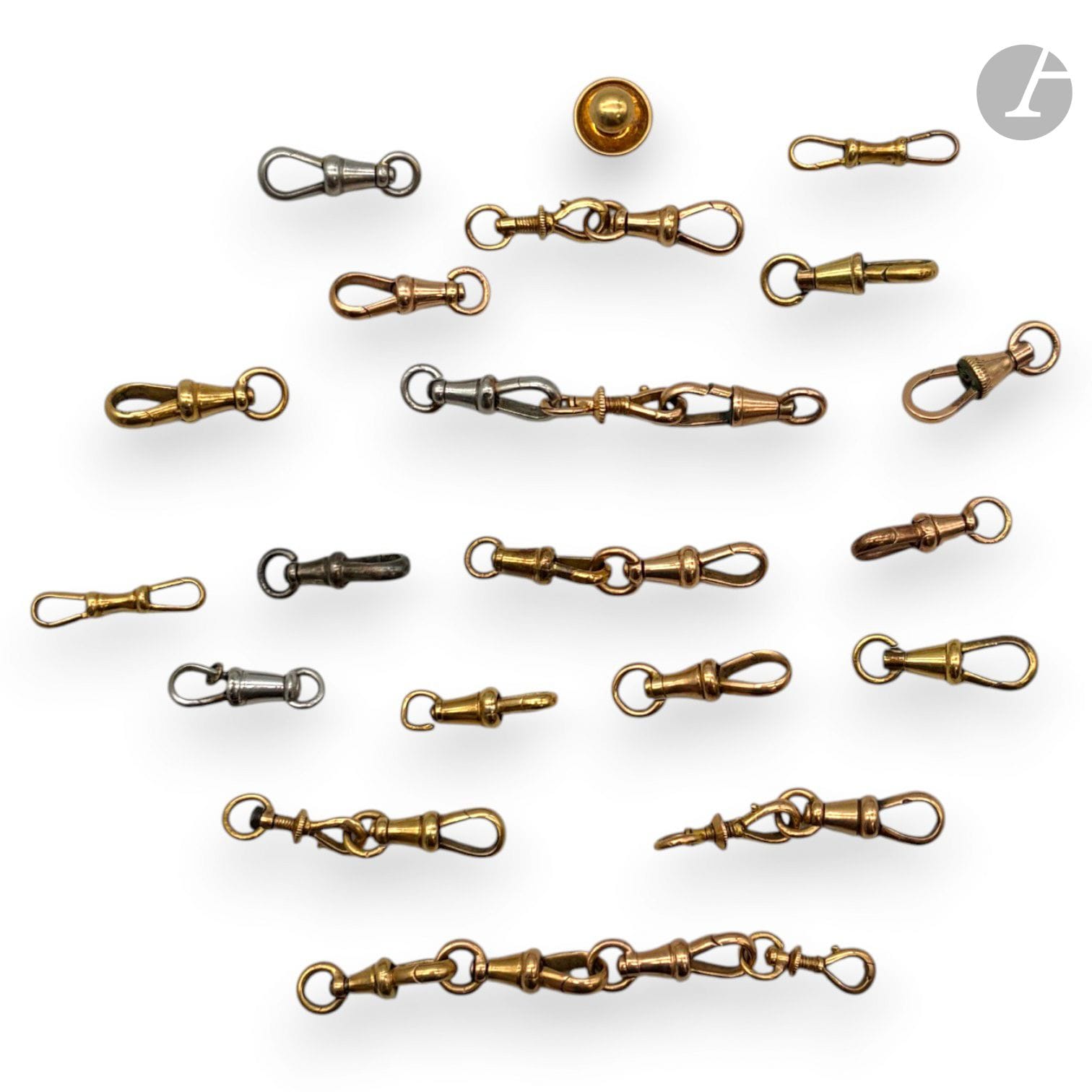 Lot of watch snap hooks, including : 
- 19 in gold 750/°°°
- 3 in gold and platinum
- 5 in 585/°°° gold
A gold 750/°°° button is included. 
Net weight of 750/°°° gold: 36.5g
Net weight of gold and platinum: 6.1g
Net weight of 585/°°° gold: 7.0g

SELLING EXPENSES: 8% EXCL.