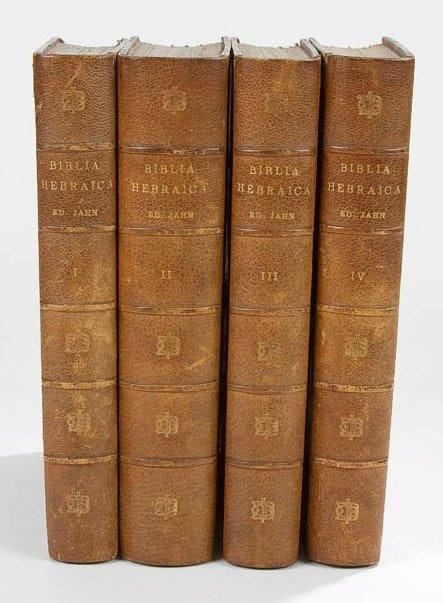 [BIBLE HÉBRAÏQUE] JAHN Johannes, Biblia Hébraïca digessit et graviores lectionum varietates. Vienne, Wappler et Beck  1806. Ouvrage in-8 en 4 volumes, reliure demi-cuir, dos à cinq nerfs. Très rare Bible hébraïque donnant les variantes du texte et présentée ici dans sa version grand papier. Trous de vers en marge sur la page de titre et les deux premières pages de la Genèse. Reliure légèrement frottée et coins émoussés. Par ailleurs très bel exemplaire de cette Bible.