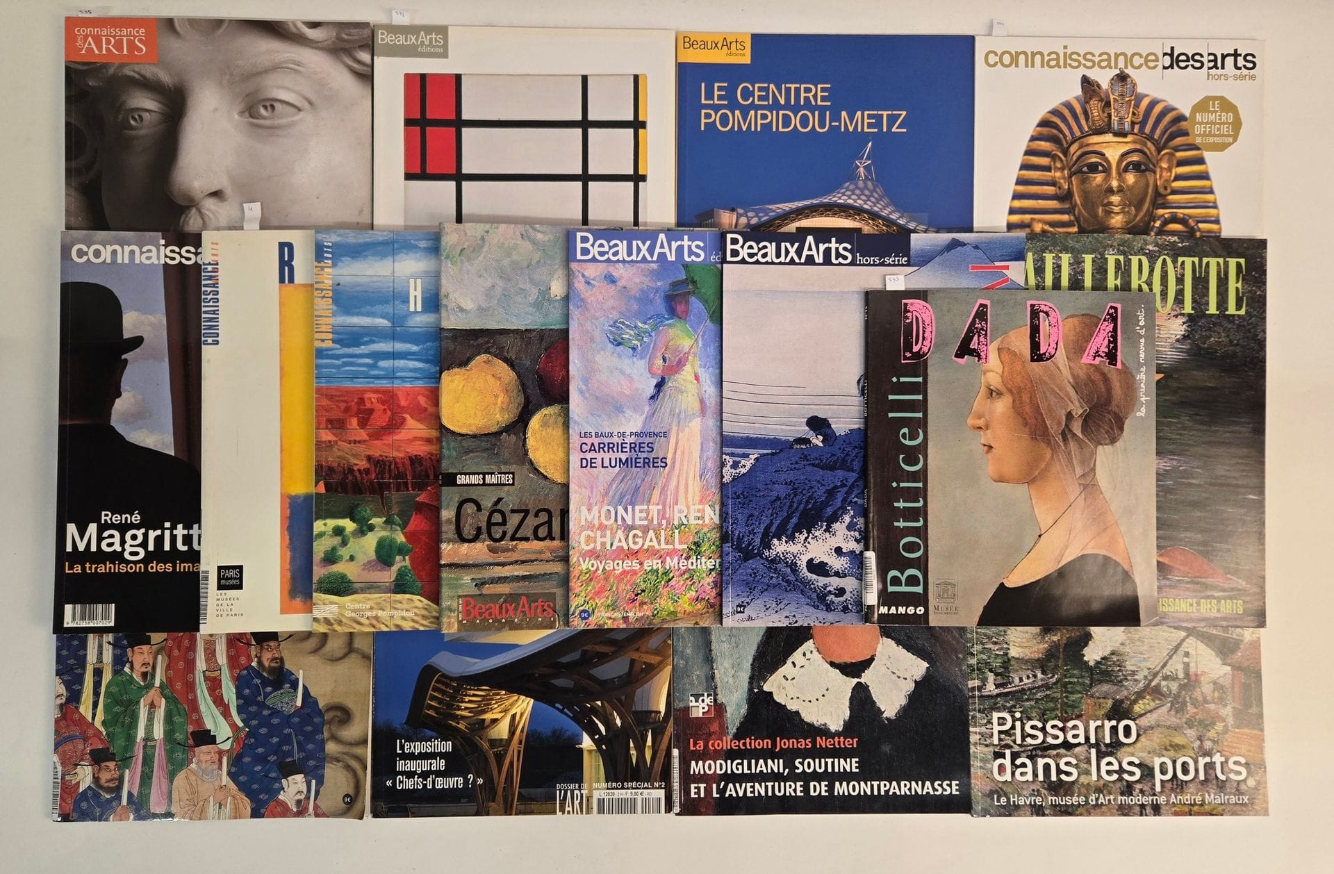 REVUE - ART 
Un lot de 16 revues dont Connaissances des arts (Louis XIV, David Hockney, Rothko, Magritte, Caillebotte, Pissarro, Toutânkhamon, Collection Netter) et Beaux-Arts (Pompidou Metz, Mondrian, Monet, Renoir, Cézanne, Hokusai, La voie du Tao)