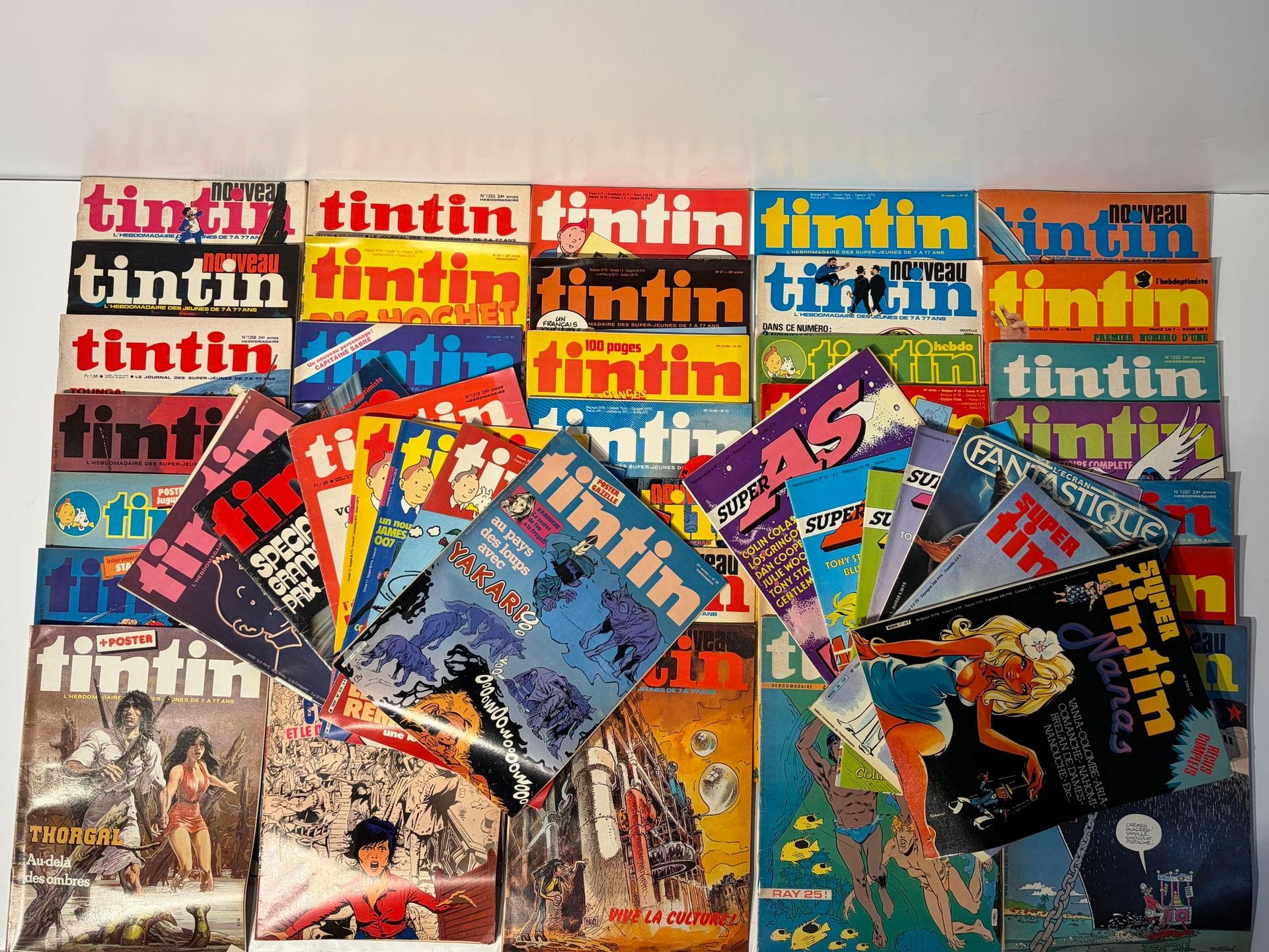 Fort lot de magazines périodiques dont quarante-deux Tintin.