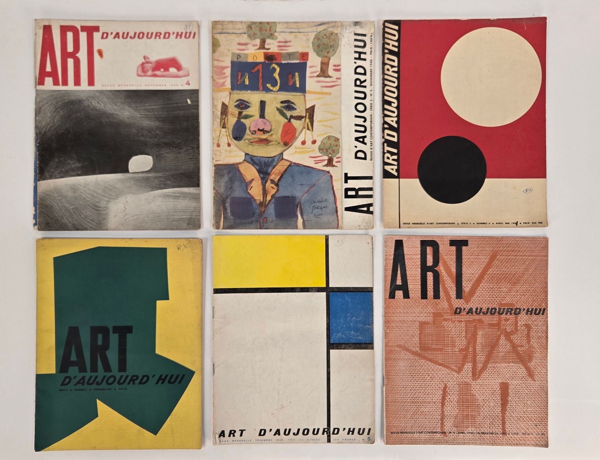 ART D’AUJOURD’HUI - REVUE MENSUELLE D’ART CONTEMPORAIN
Ensemble de 6 magazines : 
Numéro 4, novembre 1949
Numéro 5, Mondrian, décembre 1949
Numéro 9, La gravure de 1900 à 1950, avril 1950
Numéro 5 Série 2, avril mai 1950 
Numéro 2 Série 2, novembre 1950
Numéro 1 Série 3, Vasarely, décembre 1951