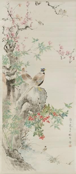 YAN Bolong [chinois] (1898-1954)
Oiseaux dans un paysage. Encre et aquarelle sur soie montée en rouleau. Signature et sceau de l?artiste en bas à droite. (Plis). 102 x 42,5 cm