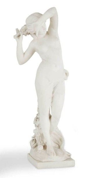 L. FELLI (XIXe-XXe)
Nymphe au bouquet de roses, circa 1900
Sculpture en marbre blanc.
Trois extrémités de doigt manquantes.
Hauteur : 80 cm