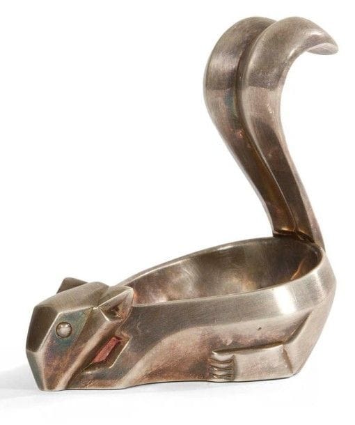 Orfèvrerie CHRISTOFLE
Écureuil
Drageoir en métal argenté.
Signé du cachet CHRISTOFLE à la base de la queue.
Hauteur : 10,5 cm