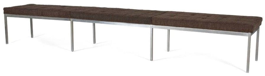 Florence KNOLL (née en 1917) pour KNOLL Éditeur
Banquette, grande version à huit pieds, modèle créé en 1954 n’étant plus édité aujourd’hui
Structure, ceinture et piétement, en tube carré d’acier chromé.
Assise capitonnée garnie de sa toile de laine d’origine.
Édition Knoll International des années 1970/80.
43 x 273 x 50 cm
LOT VENDU SUR déSIGNATION