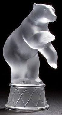 Maison LALIQUE
Ours polaire Balou Sujet décoratif en cristal moulé pressé et satiné. Vendu dans son coffret d?origine. Signé LALIQUE ® France sous la base. Hauteur: 17 cm