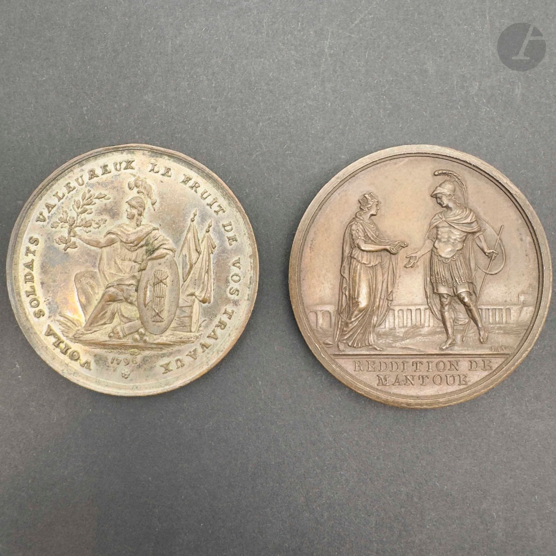 CAMPAGNE D’ITALIE 
Deux médailles: 
- «voila soldats valeureux le fruit de vos travaux (1796) buonaparte general en chef de la brave armee d’italie»
Rare médaille en bronze argenté (manque l’argenture à l’avers). 40 mm
T.B. à T.T.B. 
Ref: Hennin 766. 
- «Reddition de Mantoue», par lavy. En bronze patiné. 41 mm
T.B. à T.T.B.
Ref: Hennin 783.