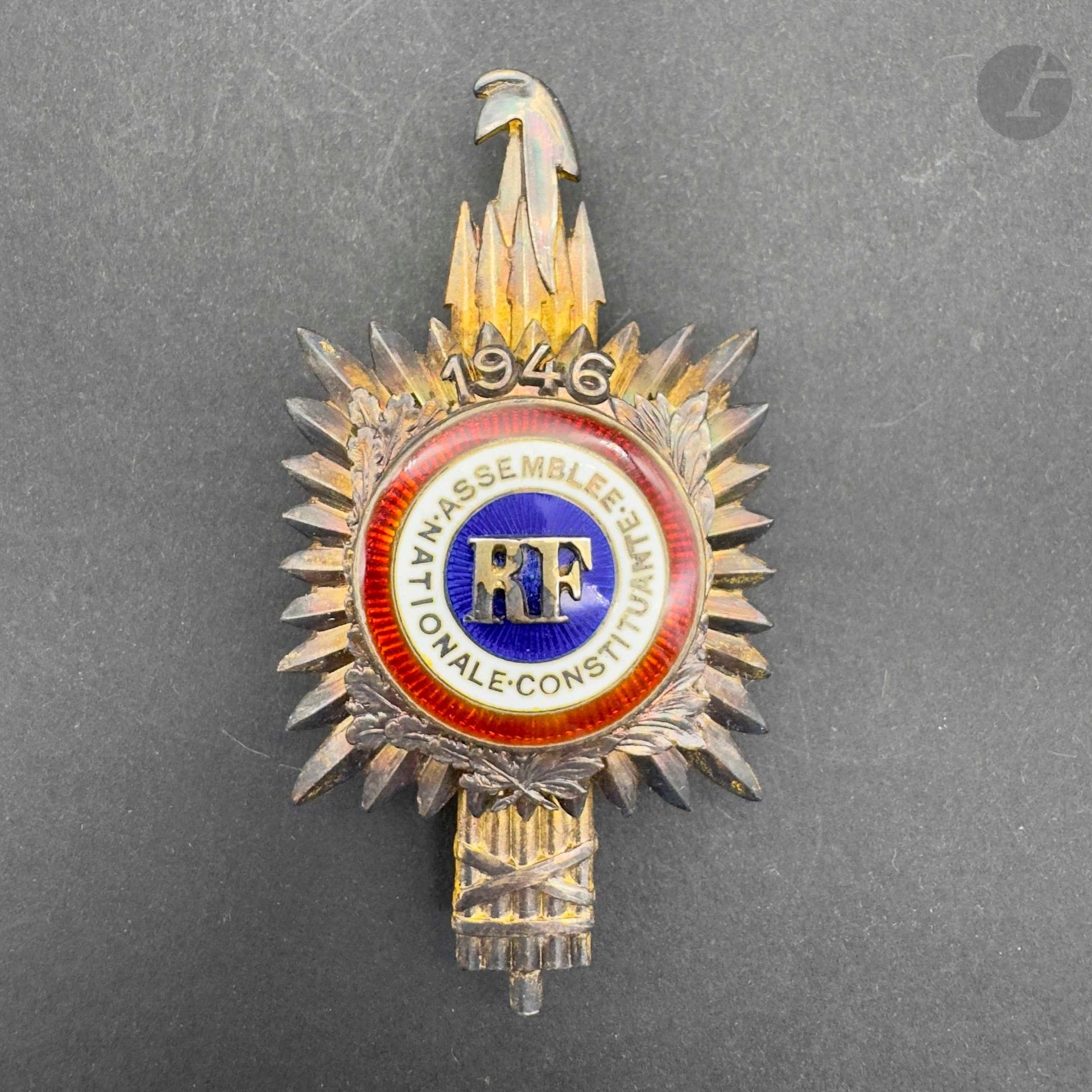 FRANCE - CONSTITUENT ASSEMBLY 1946 
Constituent Assembly deputy badge (1946).
In silver, vermeil and enamel, with date "1946" Boar's head hallmark and Chobillon goldsmith's mark. 
66 x 34 mm - Gross weight: 27 g 
SUP.