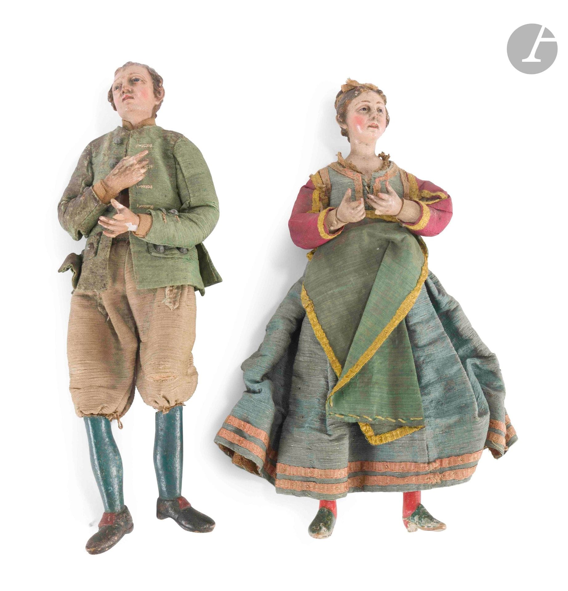 SANTONS NAPOLITAINS
Couple de personnages de crèche figurant un homme et une femme, tête, mains et jambes en bois sculpté et polychromé ; yeux en verre, corps habillé.
Italie du sud, Naples fin du XIXe siècle
H. : 22 et 24 cm
Accidents et manques