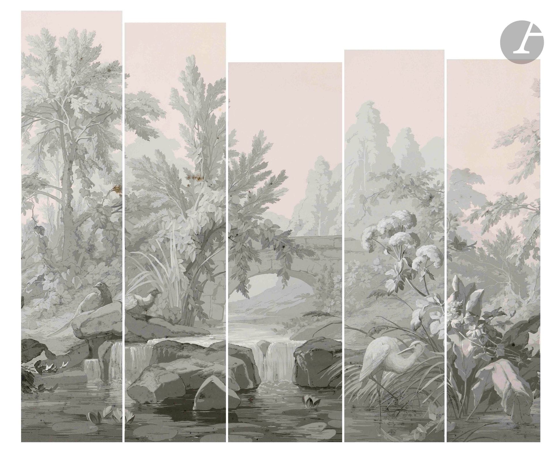 MANUFACTURE Jules DESFOSSE 
"Le Vieux Pont" créé en 1862. 
Suite de cinq lés, impression à la planche en grisaille, fin XIXe ou début XXe siècle.
Dimensions du décor d'un lé : 260 x 47,5 cm (recoupable en hauteur à 200 cm environ). Largeur du Panneau : 237,5 cm. 
Bon état général en dépit de petites taches éparses et quelques déchirures. 
SOURCE : Notes de E.A. FAUCONNIER sur les Desfossé et anciens du papier peint DK 1935/1936 "Ce décor devait se composer de vingt-quatre lés, mais cinq seulement furent gravés, on les retrouva dans une cave en 1894. (...) Il fut de très bonne vente en Angleterre et aux Etats-Unis".