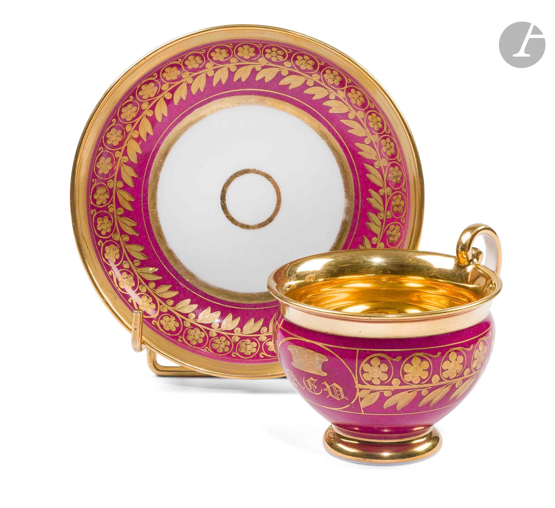 Paris
Porcelain ovoid cup and saucer with purple ground, decorated in gold with a monogram, foliage and flowers. The inside of the cup has a gold background.
First third of the 19th century.
H. 6 cm, D. 13 cm