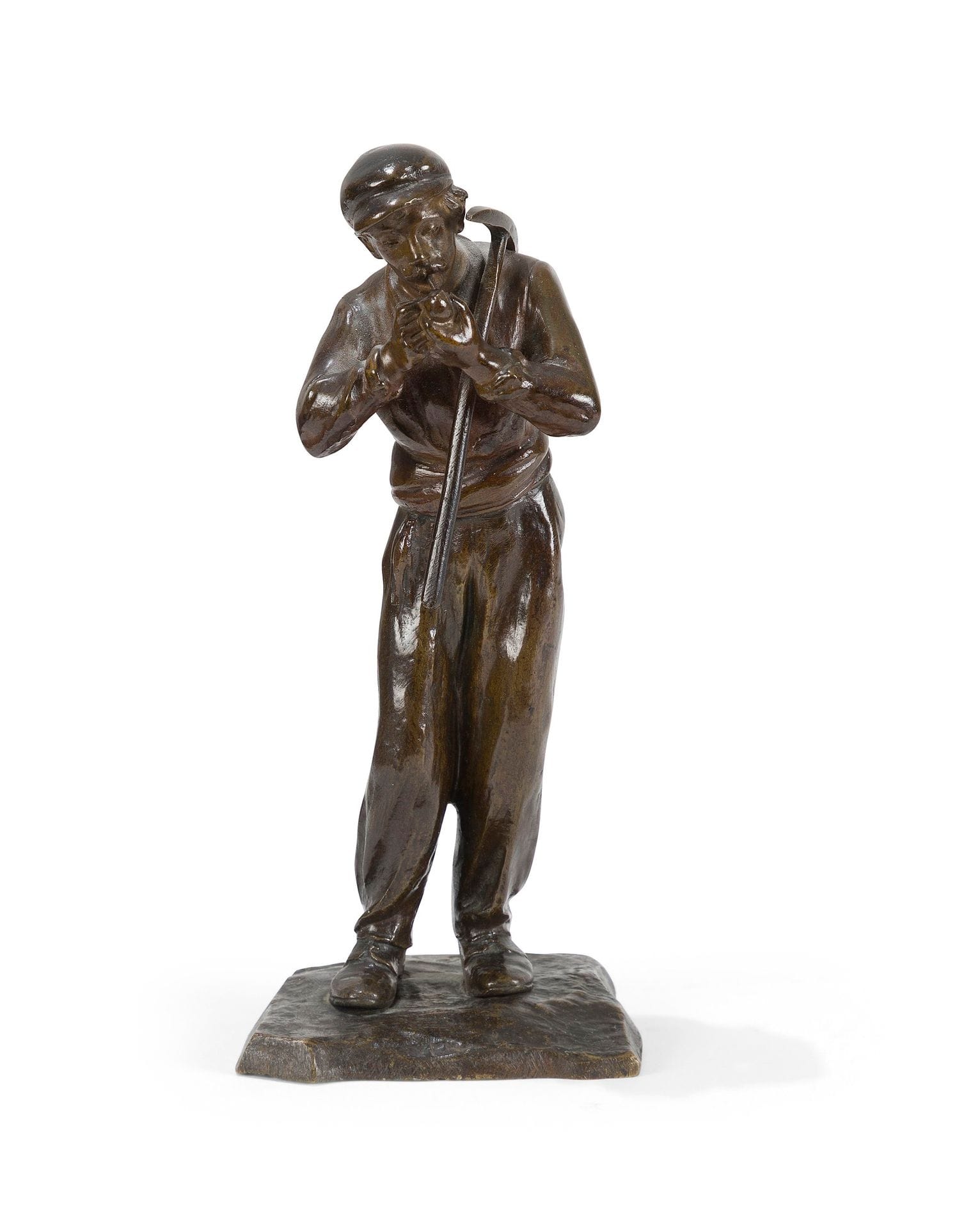 Antoine Bofill (1894-1953)
Le mineur fumant
Statuette en bronze à patine brun clair
Signé " Bofill " à l'arrière de la terrasse 
H. : 20 cm

Natif de Barcelone, Antoine Bofill-Conilly y étudie à l'Académie des Beaux-Arts avant de s'installer à Paris où il expose au Salon dès 1894. Il est réputé pour ses petits groupes pittoresques ou légendaires de petites dimensions.