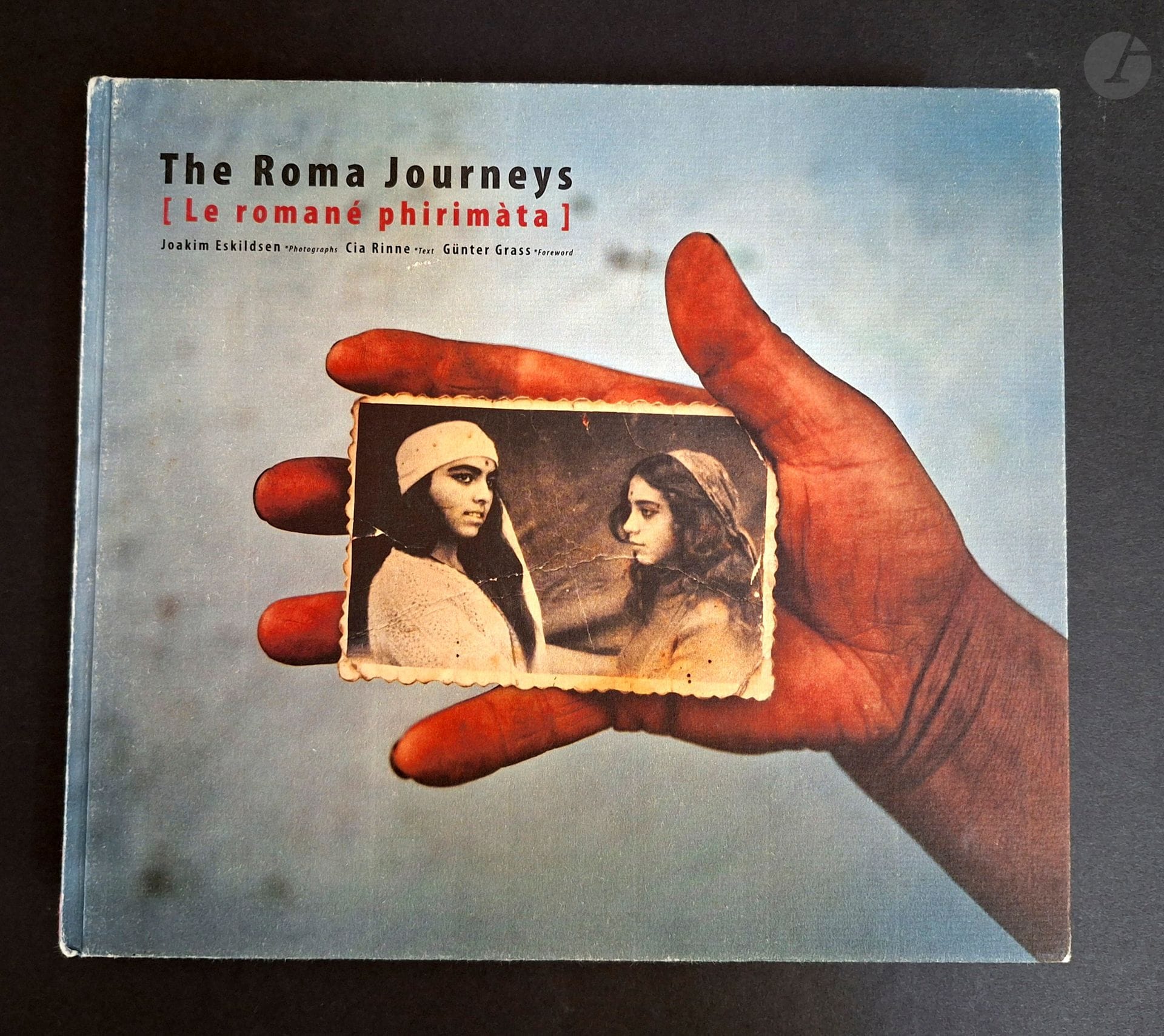ESKILDSEN, JOAKIM (1971)
The Roma Journeys.
Steidl, 2007.
In-4 (24 x 27 cm). Édition originale. Photographies de Joakim Eskildsen; texte en anglais de Cia Rinne; préface de Günter Grass. Bien complet du CD en fin d'ouvrage.