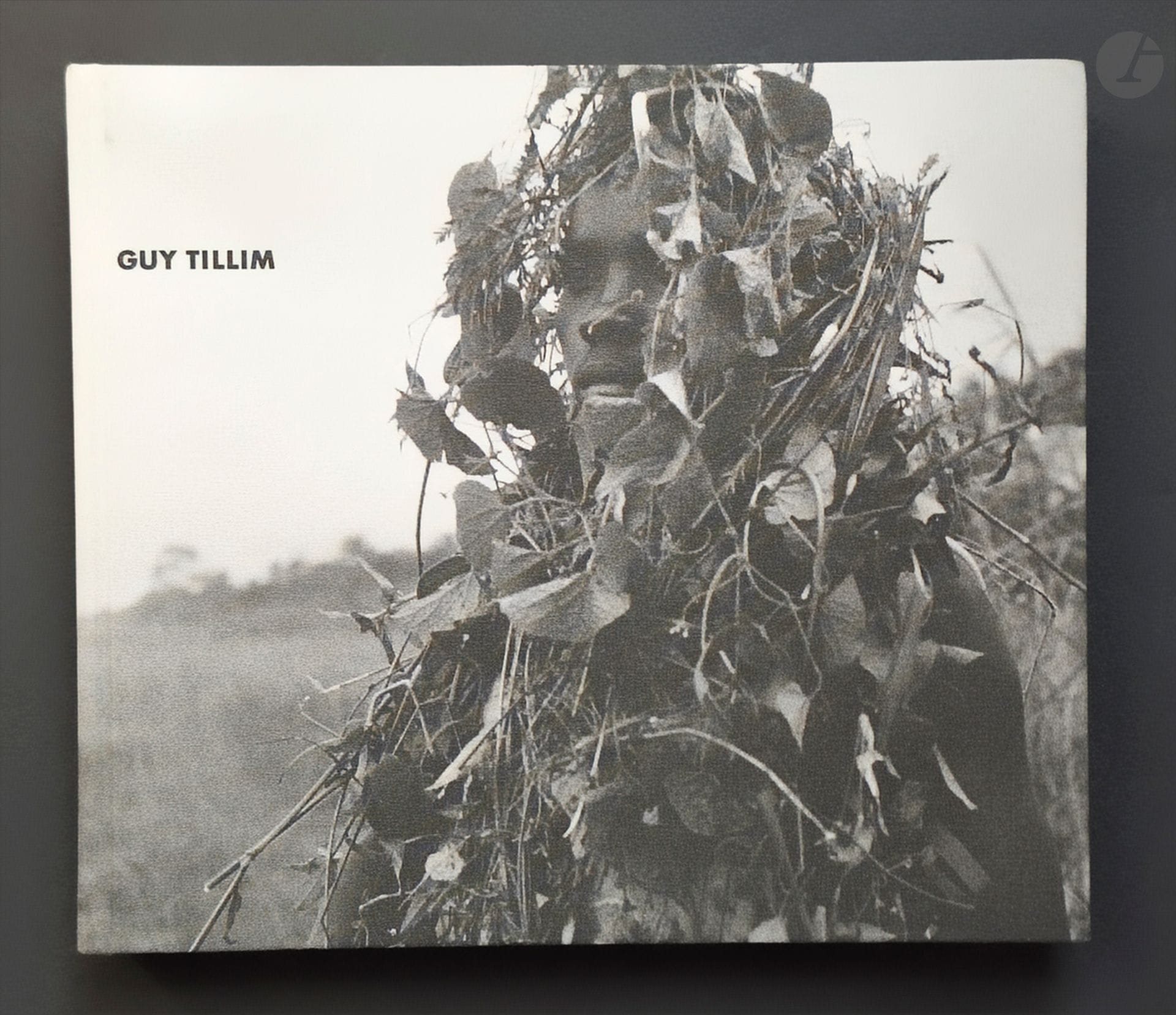 TILLIM, GUY (1962)
O Futuro Certo.
The Walther Collection/Steidl, 2015.
In-4 (24 x 27 cm). Édition originale. 304 pages. Reliure en tissu ilustré.