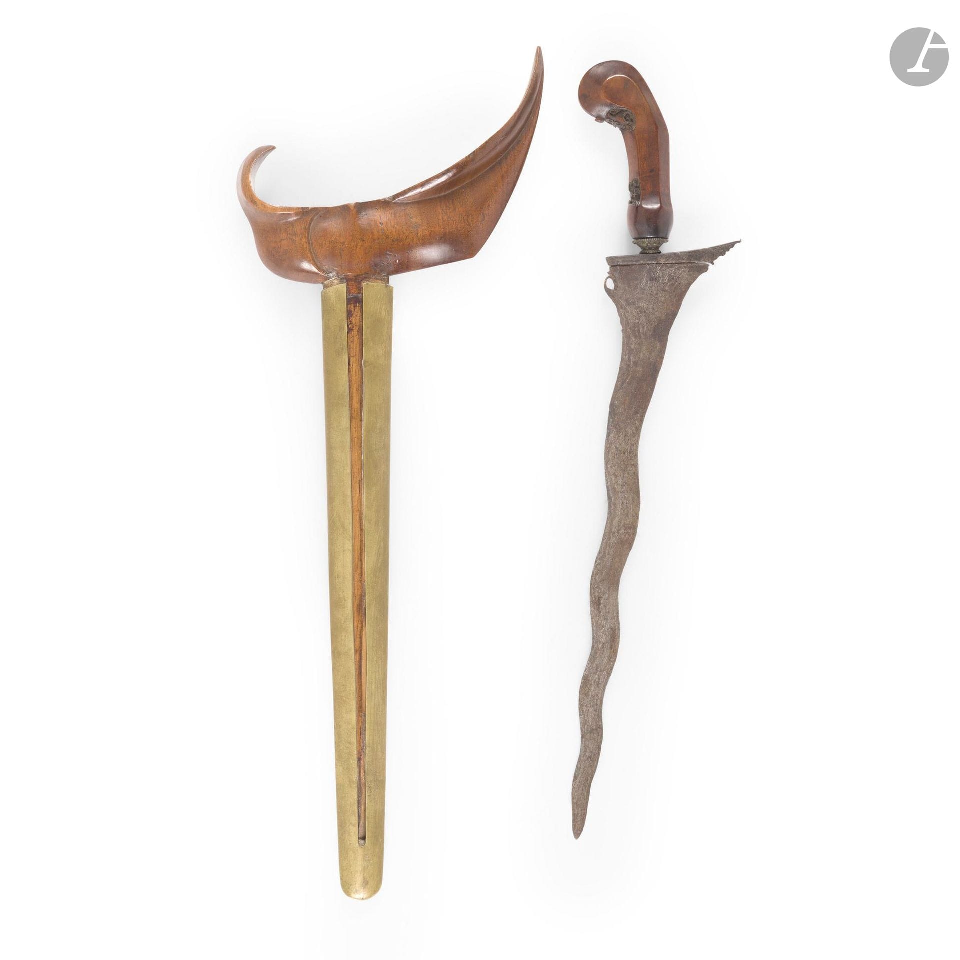 Malay Kriss.
Carved wooden handle. Flaming pamor steel blade. Brass-covered wooden scabbard (wear).
Length : 49.5 cm