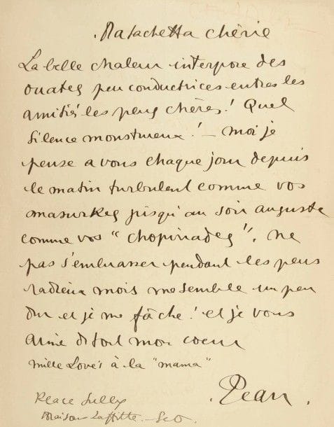 Jean COCTEAU (1889-1963). 7 L.A.S. « Jean », [vers 1911], à Natalia Trouhanowa ; 8 pages formats divers, 2 adresses.
Lettres enflammées du jeune poète à la célèbre danseuse. « Chère Natacha, Chaque fois que je bouge, le bracelet pousse un petit cri – n’est-ce pas charmant qu’il prenne la voix d’un oiseau pour vous rappeler à moi si tant est que ce soit utile, puisque je pense sans cesse à vous »… – « Je meurs du désir de vous voir. Où ? Quand ? […] la petite chanson du bracelet m’oblige à vous écrire »… – « Si par hasard j’ai fait quoique ce soit qui vous ait déplu il faut me le dire car votre silence étrange et les réponses de votre femme de chambre au téléphone me peinent beaucoup »… – [17 décembre]. Il regrette de ne pas être aussi à Londres : « Je vous embrasse par-dessus la mer hostile et pense à vos triomphes d’un cœur fidèle. Revenez-moi vite avec “Mama” »… – « Natacha chérie, Je vous souhaite de rester pareille à vous-même, c’est-à-dire éblouissante et bonne »… – « Fatigue, travail, convalescence des “fièvres Parisiennes” me voilà enfin sur un pied possible. Mes joues prennent une forme et comme je n’ai plus de moustache, vous ne me reconnaîtriez plus du tout ». Il flâne dans la ville, qui l’épouvante « comme un labyrinthe rempli de “minotaures” mais vous êtes une trop exquise Ariane pour que je n’essaye pas de tenter la lutte ». Il veut la voir et l’invite à goûter « dans le superbe et vide hôtel de Maisons Laffitte qui serait tout ahuri d’une si éclatante visite »… – « La belle chaleur interpose des ouates peu conductrices entre les amitiés les plus chères ! Quel silence monstrueux ! – Moi je pense à vous chaque jour depuis le matin turbulent comme vos mazurkes jusqu’au soir auguste comme vos “chopinades”. Ne pas s’embrasser pendant les plus radieux mois me semble un peu dur et je me fâche ! et je vous aime de tout mon cœur »… – « Je vous souhaite de rester pareille à vous-même, c’est-à-dire éblouissante et bonne »...