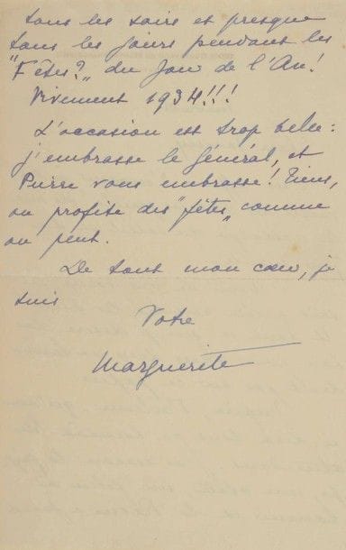 Marguerite MORENO (1871-1948) actrice. 5 L.A.S. « Marguerite », 1932-1945, à Mme la générale Alvin ; 11 pages in-8, 3 enveloppes et une adresse.
Paris 29 février 1932. « je rentre de “chez nous” chère Jasmy, et je suis très heureuse parce que vous l’êtes »… Vendredi [décembre 1933]. Échange de vœux. « En attendant, j’ai encore la grippe, une otite, un film à tourner et la Revue à jouer tous les soirs et presque tous les jours pendant les fêtes du jour de l’An ! Vivement 1934 !!! »… Touzac (Lot) 23 septembre 1939. « Pierre est mobilisé dans l’armée de l’air. J’espère qu’il aura une permission pour venir au moins quelques jours ». Elle essaie de faire travailler la terre « à une équipe de domestiques, composée de femmes, d’enfants et de gens abrutis par les horreurs qu’ils apprennent, sans T.S.F et sans journaux, à la manière des tribus d’Afrique ! […] Je sais peu de choses de mes amis et de mes camarades. On est dispersé par ce vent de guerre, comme des feuilles d’automne »… Paris 22 janvier 1945. « Comme votre visite m’a fait plaisir ! […] J’ai vu Colette, elle sera contente de vous voir »… Touzac 18 mai 1945. Elle s’est mise « au vert » et essaie de se « remplumer. C’est ce que je fais consciencieusement, en dévorant des matières grasses, enfin ! […] Tant mieux que mon intervention vous ait ramenée près de Colette, désormais Académicienne, et toujours adorable. On ne se lasse ni de la voir, ni de l’entendre. C’est désolant de la voir clouée sur son divan ! Elle prend, d’ailleurs, cette immobilité avec un courage et une résignation admirables. […] Pierre, faute de personnel, […] est son propre domestique, il arrose, il laboure, il sème, enfin il travaille la terre sans arrêt. Sa prison, son maquis ont laissé les propriétés un peu à l’abandon. Il faut remettre ça en état. […] Il fait si chaud que je vous écris dans un costume tel que j’interdis à tout homme de lire ma lettre ! »…
