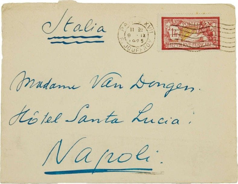 Kees VAN DONGEN. 16 L.A.S. « Kiki » et 3 cartes postales a.s., Paris septembre-octobre 1925, à « Madame Van Dongen » à Naples, Capri puis à Rome ; 32 pages la plupart in-4 à son adresse 5, Rue Juliette-Lamber, 15 enveloppes, et 3 cartes illustrées avec adresse.
Belle correspondance, avec une lettre illustrée d’un grand autoportrait.. Mercredi matin [9 septembre]. « De froid, d’ennui et de tristesse je travaille mais le cœur n’y est pas – serait-il à Napoli »… Il travaille à son Rembrandt, « mais plus j’avance plus cela me parait bête. Je fais aussi de la peinture c’est moins bête »…. Vendredi matin [11 septembre]. Nouvelles d’amis, dont Ernest : « Il a encore fait une blague mais c’est la dernière. Il est mort »… Il retranscrit une lettre de Pierre Borel, journaliste à Nice... « Je travaille activement à mes dessins de Deauville et aussi à ce Rembrandt mais plus je vais plus cela me parait bête ce livre, et embêtant à faire. C’est bien la dernière fois que j’écris un livre »… . Lundi 14 septembre. Il est allé au Louvard : « Mes pauvres raisins ont eu trop froid il n’y aura pas une seule grappe. Les tomates sont toutes vertes. Les allées aussi. Il n’y a que peu de petits lapins. […] Les pigeons couvent. La poule ne pond pas encore. […] Jusqu’à présent pas d’affaires. Peu de monde à Paris, mais j’ai assez à faire pour préparer mon exposition. Mange, ma colombe, n’a pas peur d’être trop grosse. Nous allons vers l’hiver et je n’aime que les grosses femmes tu le sais bien »… Il a reçu une invitation pour aller voir Le Cocu magnifique [de Crommelynck] au théâtre des Mathurins, « mais j’aime encore mieux le cinéma. C’est plus poëtique. Mercredi j’ai été à la boxe. C’est beau aussi. J’aime mieux ça que tous vos vieux tableaux vos vieux monuments et vos vieilles statues. Que ça doit être embêtant tous ces vieux machins »…. 15-9. Jasmy est arrivée à Capri : « Reposes toi et ne fais pas trop de randonnées fatigantes »… Il a vu Agorio la veille : « Il est toujours aussi fou