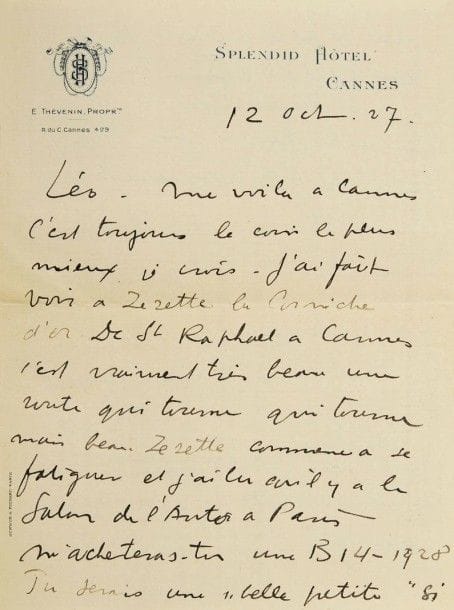 Kees VAN DONGEN. 9 L.A.S. (la plupart signées « Kiki ») et une carte postale autographe, septembre-décembre 1927, à « Madame Van Dongen », à Sainte-Maxime puis Paris ; 17 pages in-8 ou in-4, la plupart avec vignette ou en-tête d’hôtels, carte illustrée avec adresse, enveloppes.
Correspondance sur la fin de leur liaison ; Jasmy et Van Dongen continuent à partager l’hôtel du 5, rue Juliette-Lamber que le peintre avait acheté au nom de Jasmy : il ne peut la chasser de chez elle et inversement…. [Marseille 7 septembre]. Il est bien arrivé à Marseille : « Zezette [sa voiture] un peu fatigué elle a encore du avaler une montagne. Ici bouillabaisse et pluie »…. [9 septembre]. À Marseille « il y a des cinémas et même des Alcazars. C’est pas très beau, très peuple et assez triste ». Il invite Jasmy à venir y passer une journée avant de partir en Corse : « je t’invite à manger une bouillabaisse chez Menelik. […] Il y a un mistralou aujourd’hui, ce qui est un petit mistral ». Il a déjeuné avec Mireille Calmant et le Dr Reynes et n’a pas vu les Serra, « mais tu n’ignores pas que je suis incognito à Marseille. Du reste je circule et n’y suis que de temps à autre »… Il signe : « le Grrrand peinqtre ».. Samedi 10 septembre. Il part pour Aix où il restera quelques jours pour se reposer…. Aix 14 septembre. Il hésite à rentrer à Paris ou à descendre vers Cannes ou Nice, « mais j’ai un faible pour les routes qui montent vers le nord parce qu’elles descendent ou sont à plat tandis que là-bas ça vire et monte et descend, je suis pour le plat. Je ne crois pas que je t’attends pour rentrer car il est difficile de savoir où attendre et désagréable aussi d’attendre j’ai déjà trop attendu dans ma vie et malgré qu’on dit que le génie est une longue patience… Enfin, je ne sais pas encore ce que je ferai »… Dans tous les cas, il pense bientôt quitter Aix : « J’en aurai bientôt assez d’être au vert dans le pays de Monsieur Cézanne. Bien sûr je te laisse ton Fricq, bien sûr je ne saurai jamais
