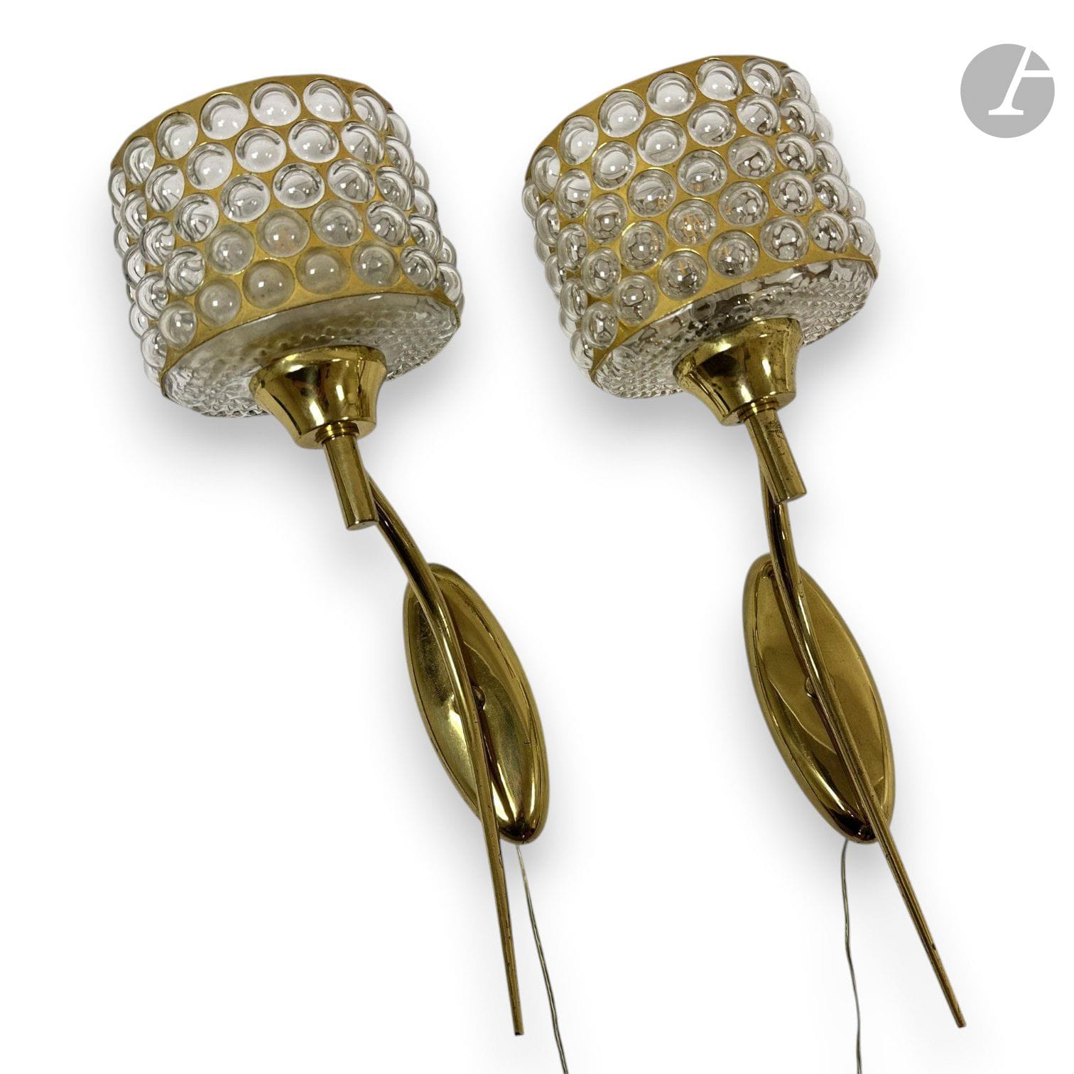 1980S WORK
Pair of gilded metal sconces with molded glass shades.
Traces of oxidation and rust. Missing gilding.
H. 37 cm

Special collection conditions: Lots to be collected after the sale on Monday June 15 and Tuesday June 16 at Saint-Ouen.