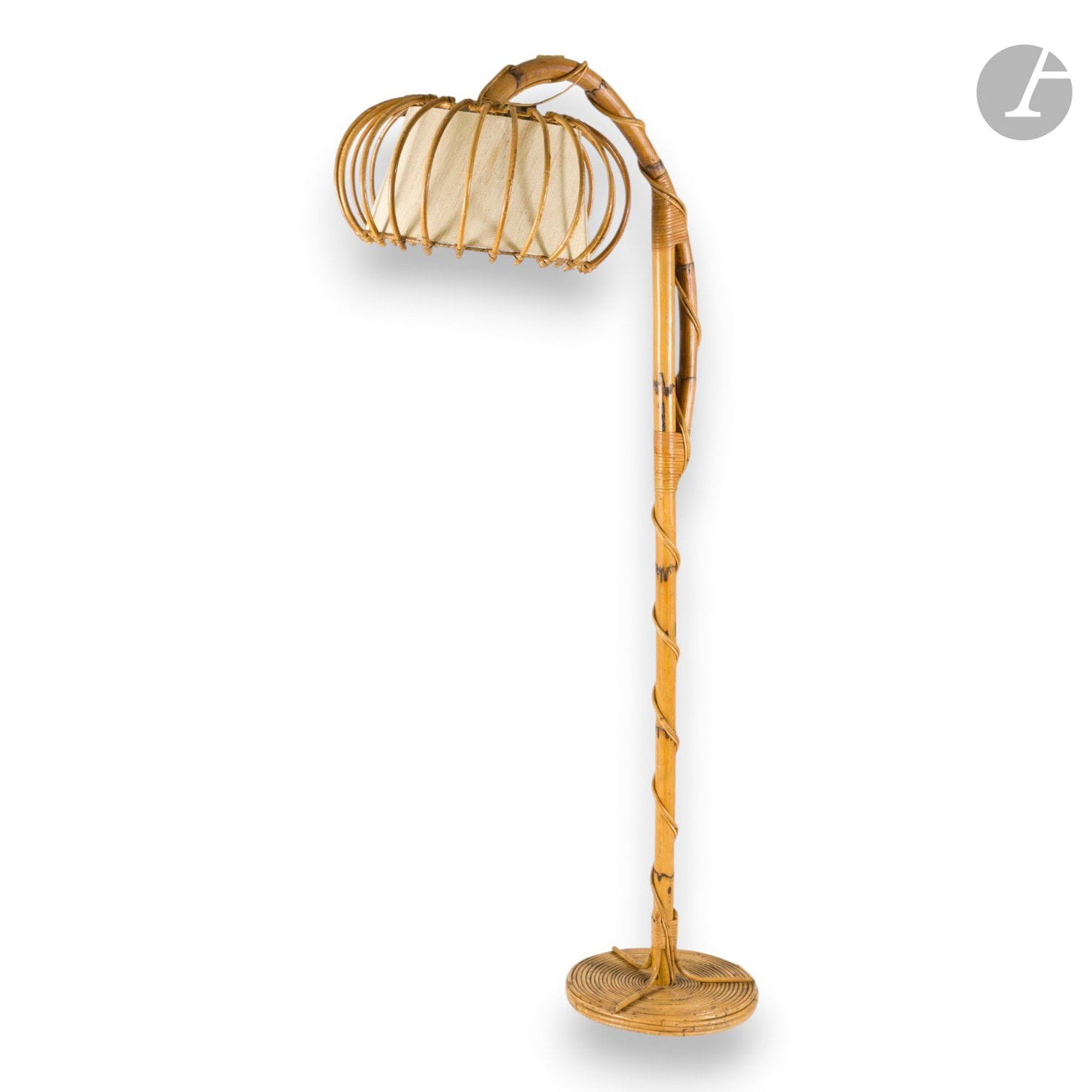 1960S WORK
Floor lamp in bamboo and woven rattan. 
Canvas and rattan shade. 
Damage, used condition.
H. 158 cm

Special collection conditions: Lots to be collected after the sale on Monday June 15 and Tuesday June 16 at Saint-Ouen.