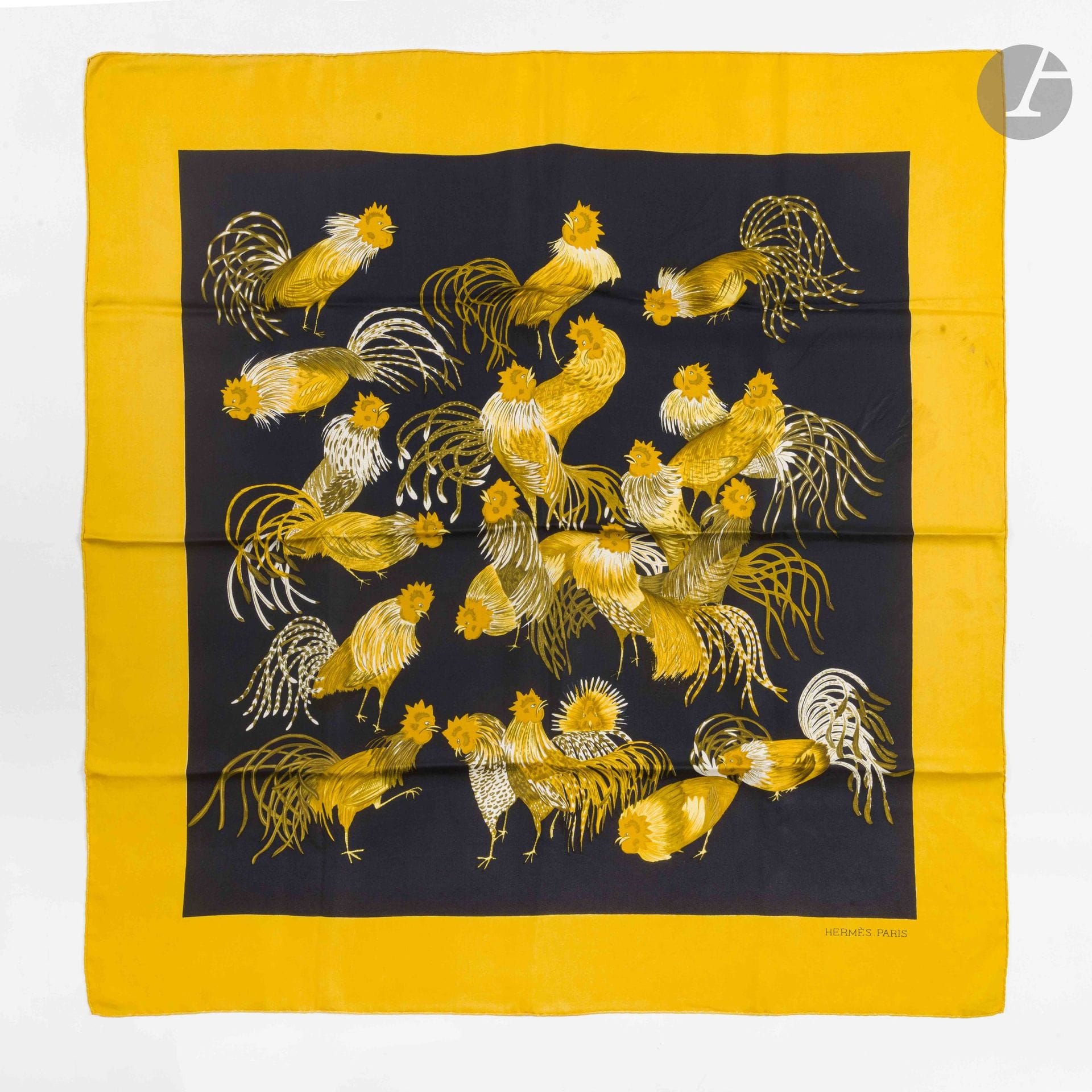 HERMÈS PARIS
Carré 90 in “Les Coqs” silk twill, with a black background and yellow border. Based on a design by Gabriella La Torre
In its box
(stains)

See variations in lots 29 through 38

Provenance:
Collection of the artist’s family. Assembled under the guidance of Fabrizio La Torre, son of Gabriella La Torre, this collection reflects a desire to recreate a body of work that brings together the artist’s archives and pieces produced by Hermès.

Gabriella La Torre (Rome, 1894–1976) was a porcelain painter. Over several decades, she developed a distinctive body of work inspired in particular by her love of the decorative arts and antique porcelain, whose designs she studied and collected.

Beginning in 1957, she collaborated with Hermès, for which she created numerous designs that gave rise to silk scarves, ready-to-wear pieces, and porcelain objects. Her creative vision gave rise to patterns such as “Insects,” “Flowers and Braids,” “Oranges and Lemons,” “Cherries,” “Roosters,” and “Old China.”