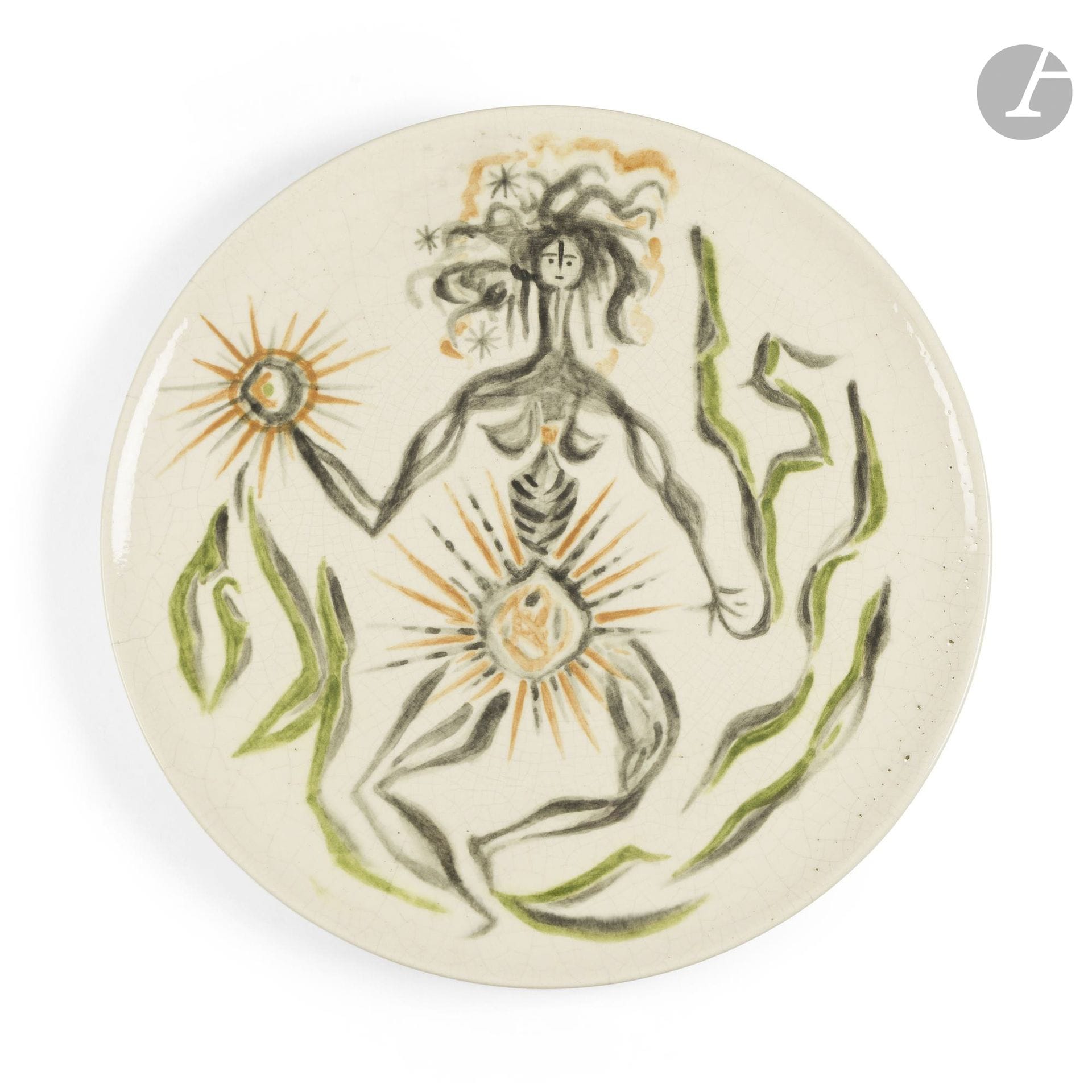 JEAN LURÇAT (1892-1966) PEINTRE-CARTONNIER & MANUFACTURE DE SANT-VICENS
Femme solaire
Très important et atypique plat circulaire. Épreuve en céramique émaillée; le décor titre traité polychrome sur fond ivoire craquelé. Marqué Dessin J. LURÇAT – Sant-Vicens – 37D au ponceau et porte le monogramme SV en creux au revers. D.40cm