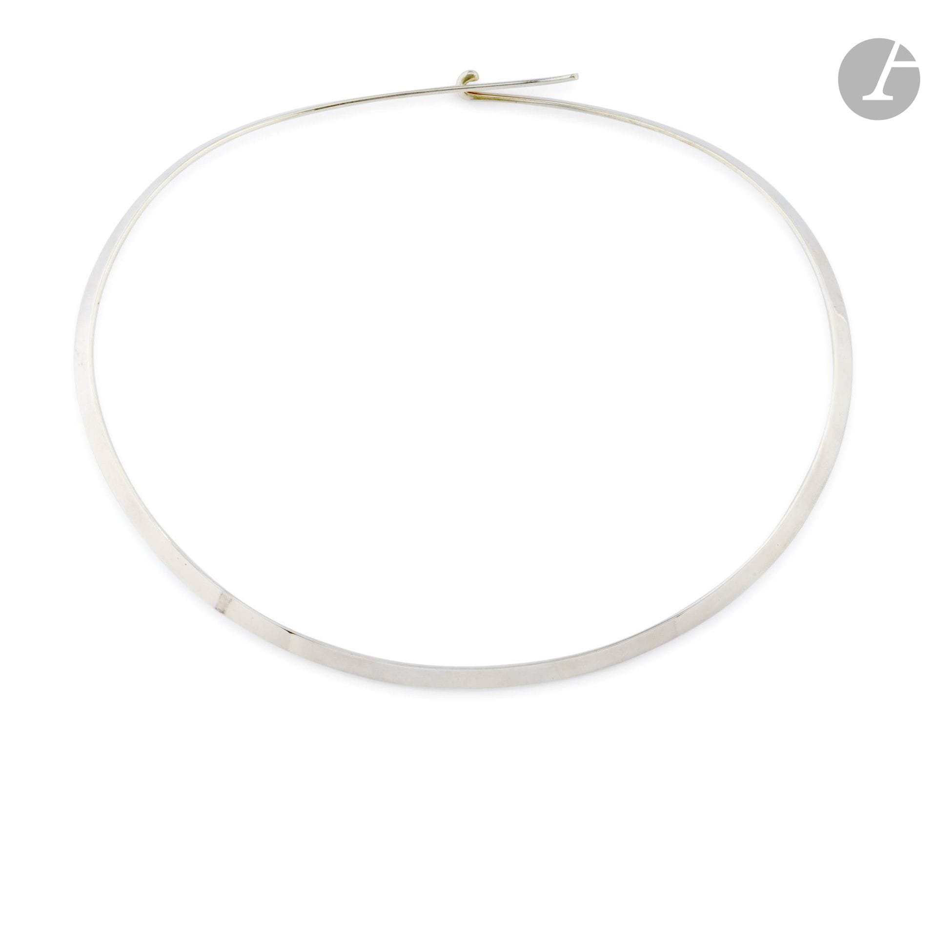 COQUELIN (20th century) – AT HOME GALLERY COLLECTION, TOULOUSE
Choker necklace. 800‰ silver. 1970s. Bears the hallmarks, including the maker’s mark and the fineness mark. H. 13.5 cm – L. 16 cm – Gross weight: 33 g

Provenance:
Galerie At Home, Toulouse, founded by Jacques Pulvermacher in 1959.