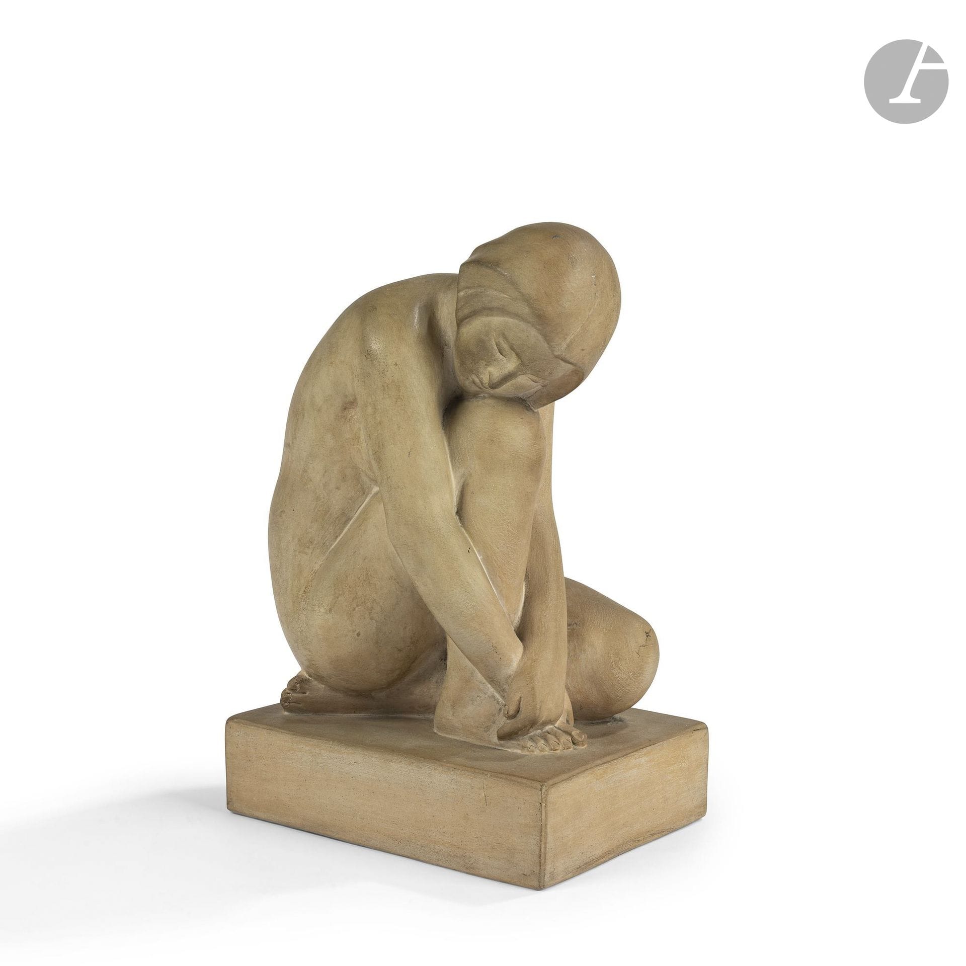 ALBERT TAGGER (20th century)
Pensive Young Woman with Her Head on Her Knee
Sculpture. Patinated terracotta cast. 1930s. Signed “TAGGER” on the back of the terrace. H. 30 cm – W. 19.5 cm – L. 14.5 cm