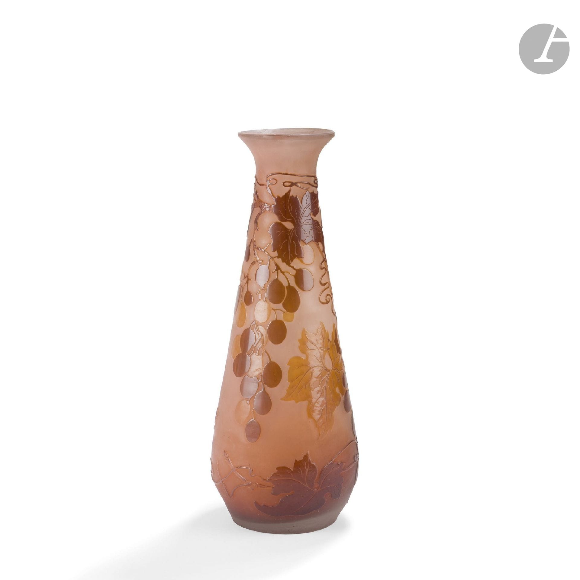 GALLÉ WORKS (1904–1936)
Ampélopsis
Tapered vase with a flared neck. Multilayer glass piece; the rotating title decoration is etched and treated in amber and russet on a salmon-colored background. Signed GALLÉ, with an acid-etched cameo engraving in the reserve. H. 24.5 cm