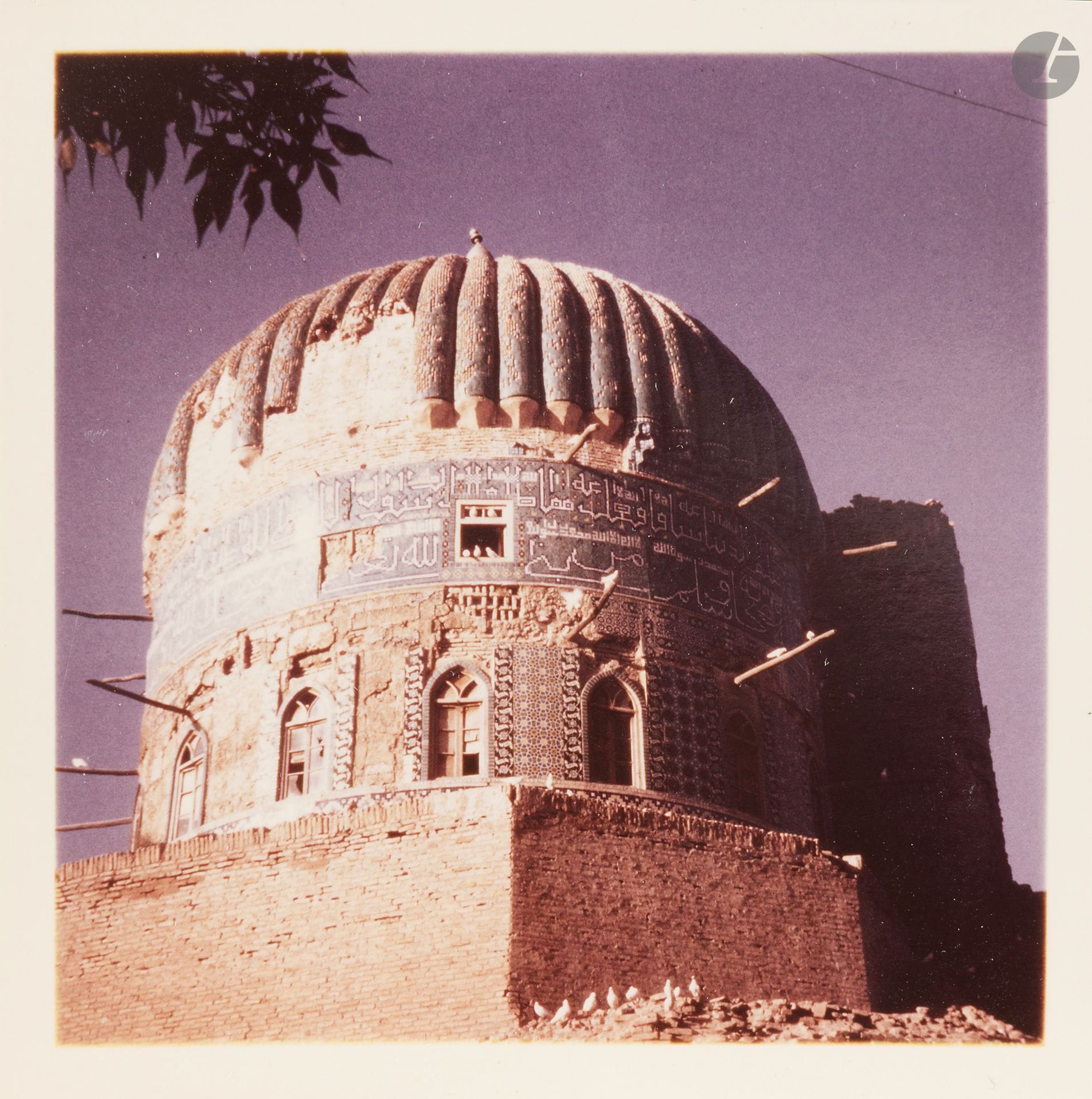 Photographe amateur non identifié
Ouzbékistan. Pakistan. Afghanistan. Russie, 1969.
Samarcande. Gour Emir. Allée des mausolées. Boukhara. Mausolée des Samanides. Minaret Kalon. Bas-relief. Peshawar. Lahore. Citadelle de Shahi Qila. Mosquée Badshahi. Route de Band-e Amir. Bâmiyân. Kaboul. Chef des nomades. Balkh. Moscou.  
84 épreuves chromogéniques sur papier Kodak. Nombreuses annotations aux versos.
Formats : 9 x 9 et 9 x 13 cm

On joint les billets d'avion, les étiquettes de bagages, ainsi que des documents concernant l'organisation du voyage.