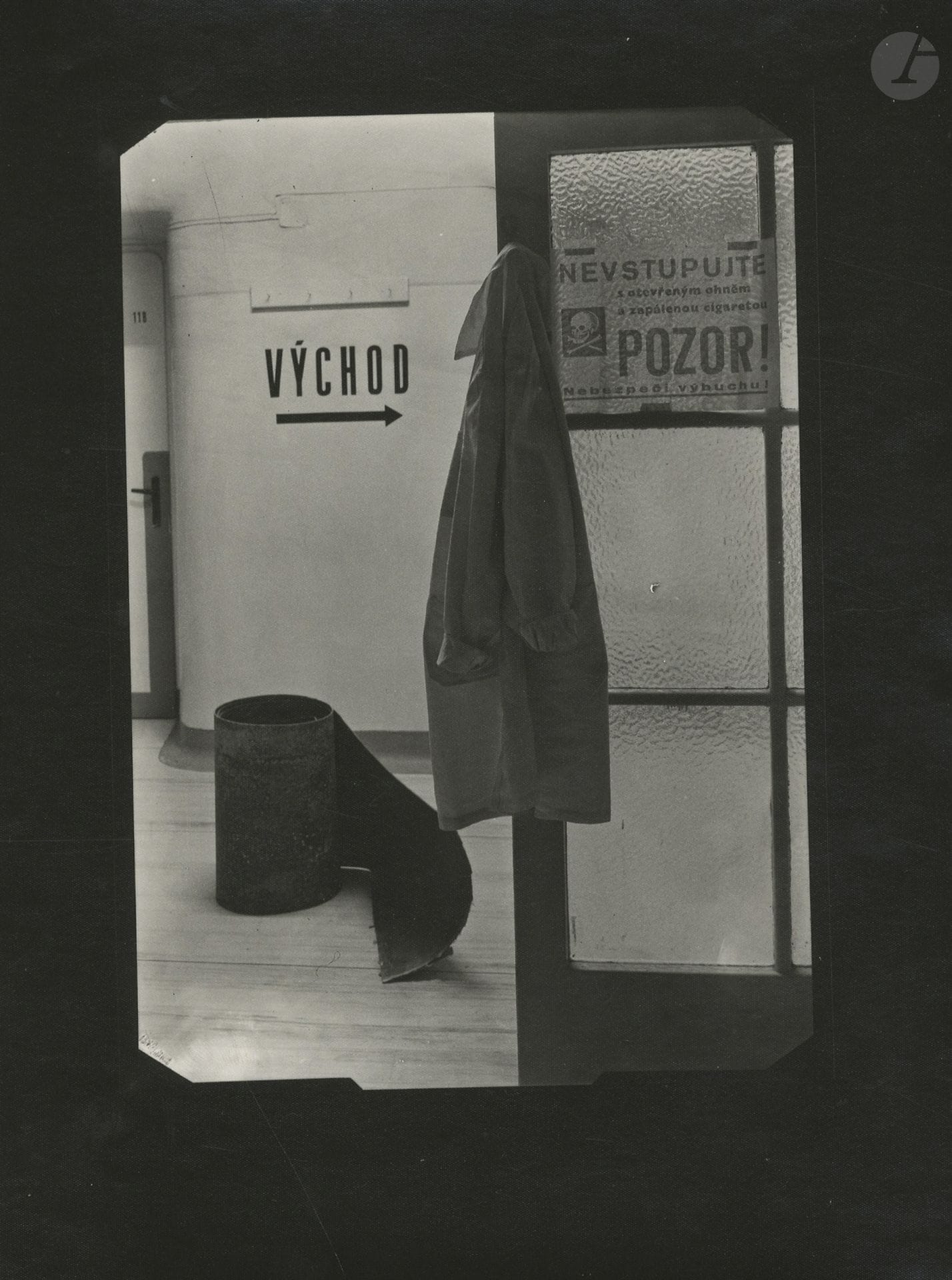 Petr Helbich (1929)
Untitled [vychod], 1970.
Vintage silver print, signed and dated on the reverse.
Image: 17.5 x 12 cm - Sheet: 23.5 x 17.8 cm