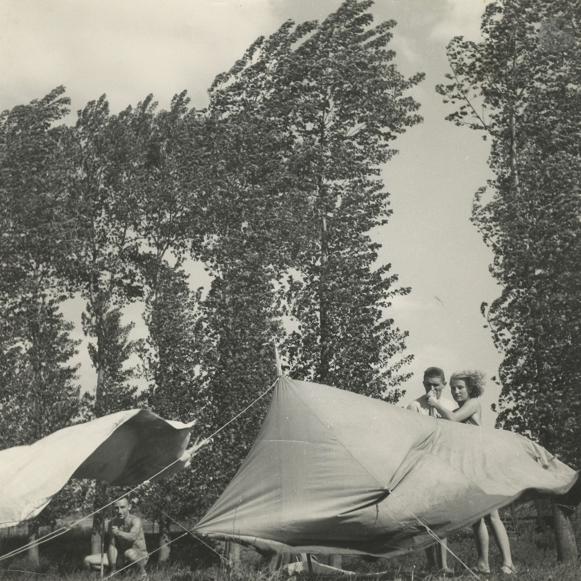 Réné Zuber (1902–1979)
Campers, c. 1935–1940.
Seven vintage silver prints. A few stamps from the photographer and the distributor “Pawel Barchan” on the reverse. 
Sizes: from 19 x 18 to 25 x 24 cm

Provenance: Pawel Barchan Archives.